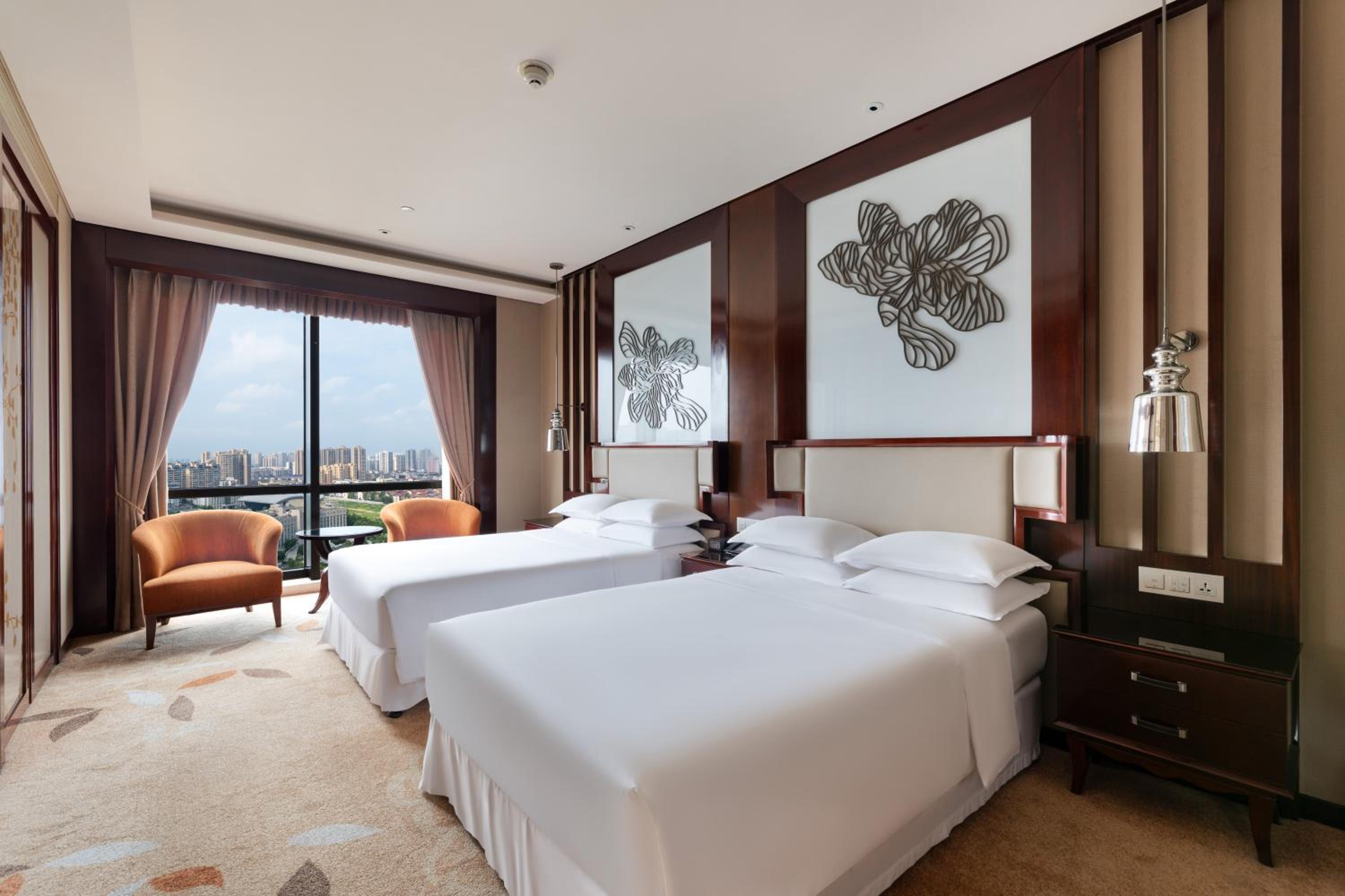 Deluxe City View Twin Room