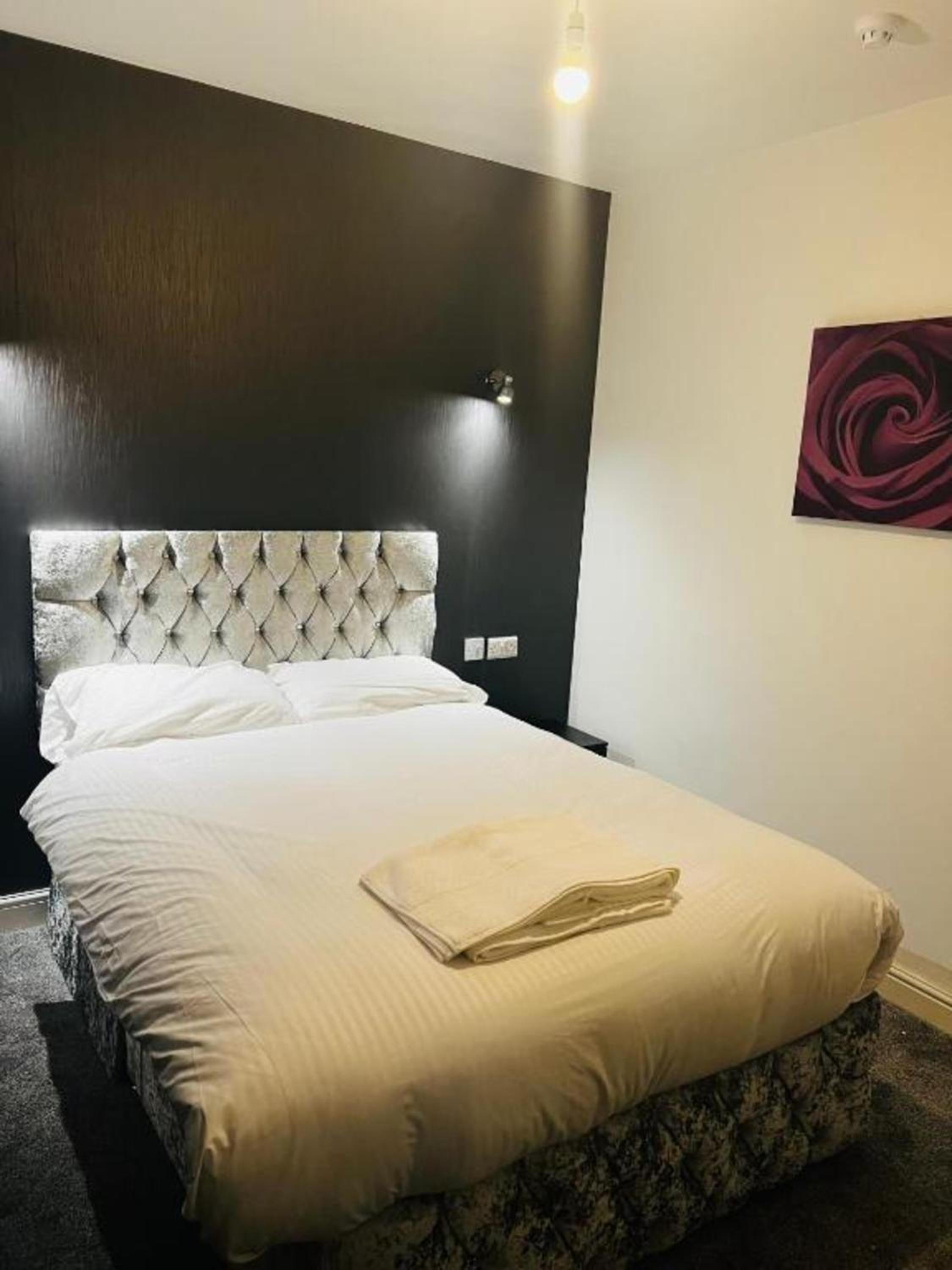 Standard Double Room With Shared Bathroom