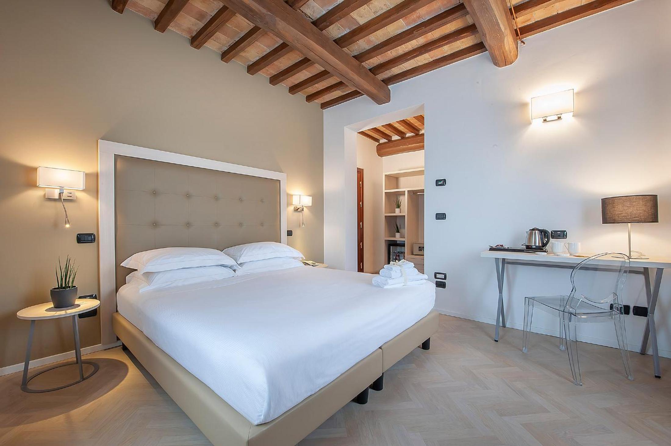 Double Room - Photo 6