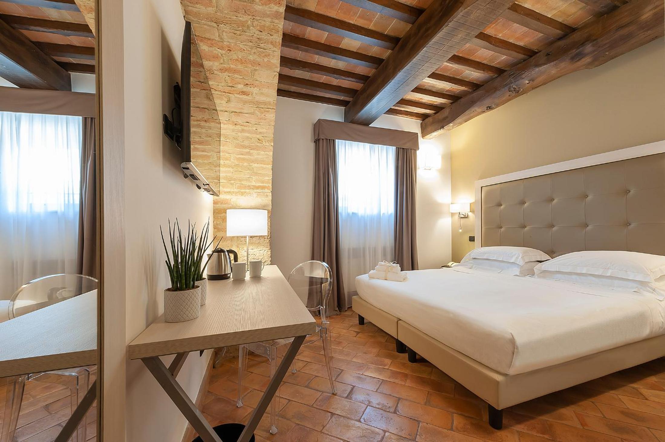 Double Room - Photo 2
