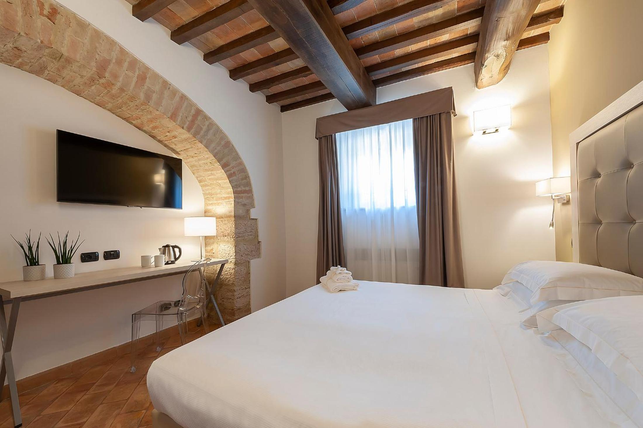 Double Room - Photo 3