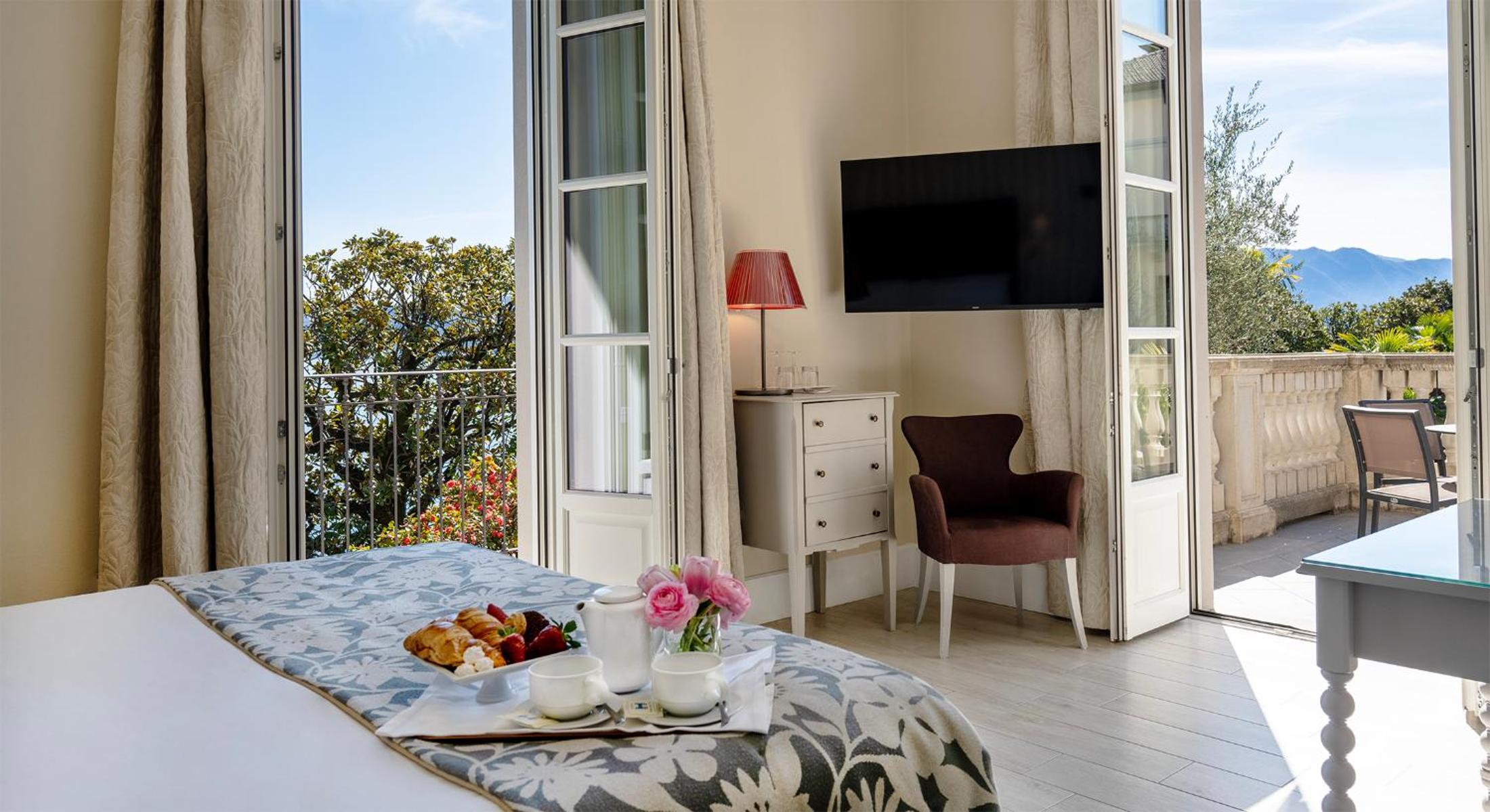 Corner Room with Lake View