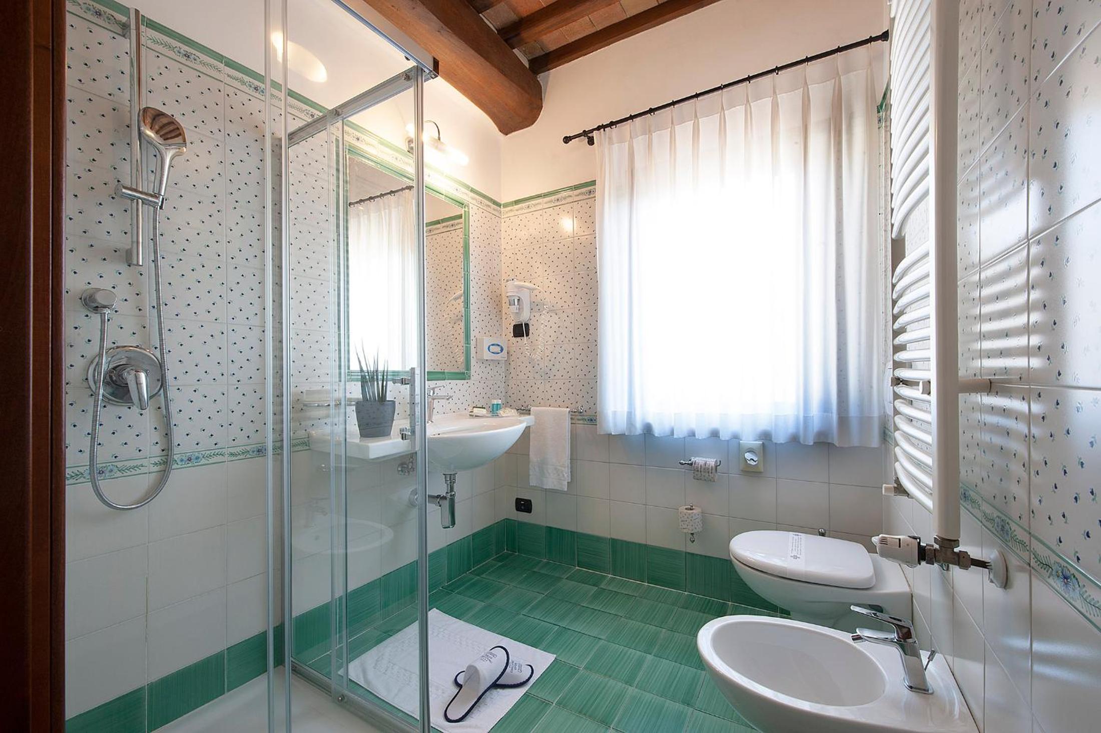 Double Room - Photo 5