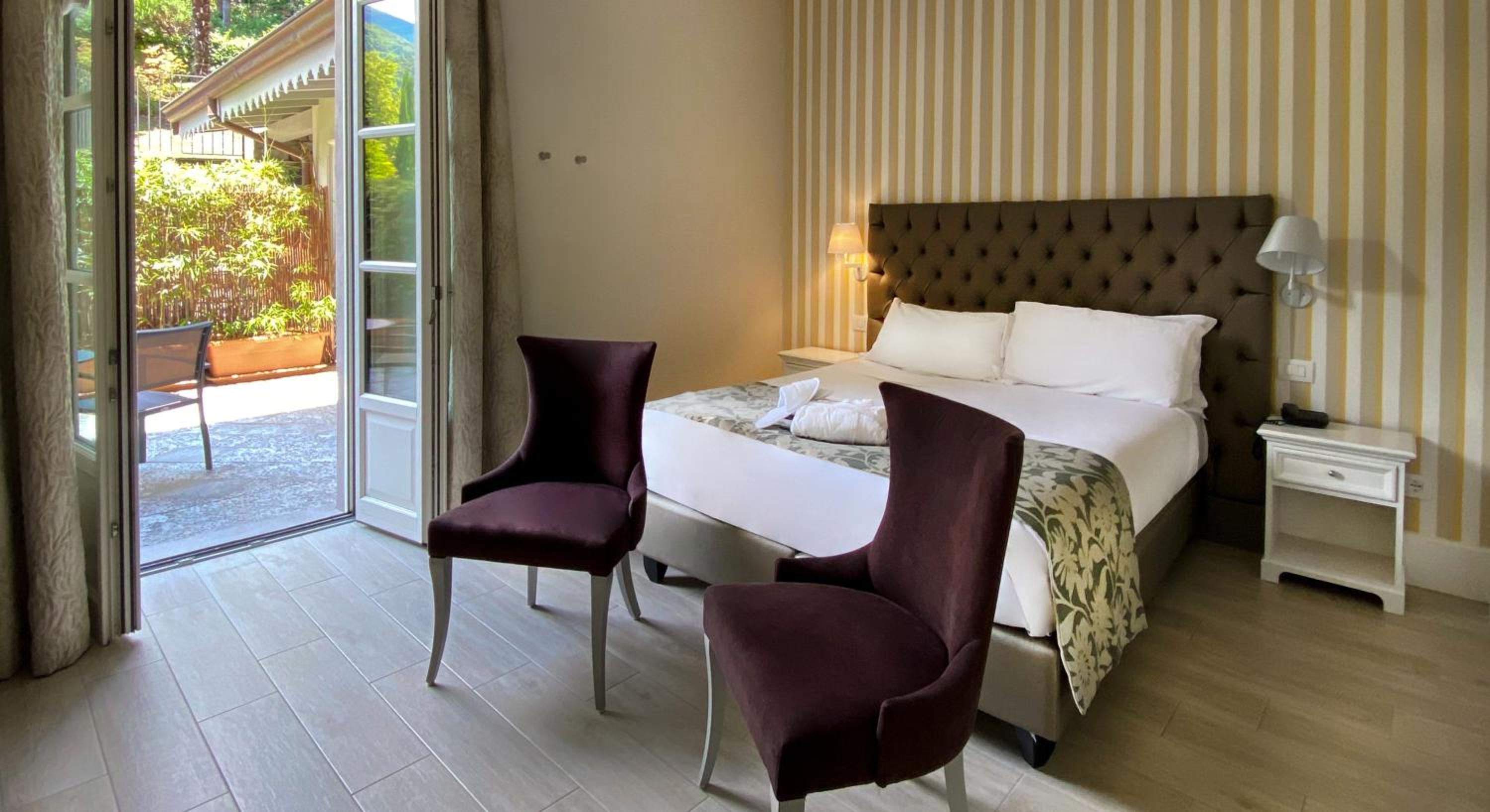 Double or Twin Room with Mountain View