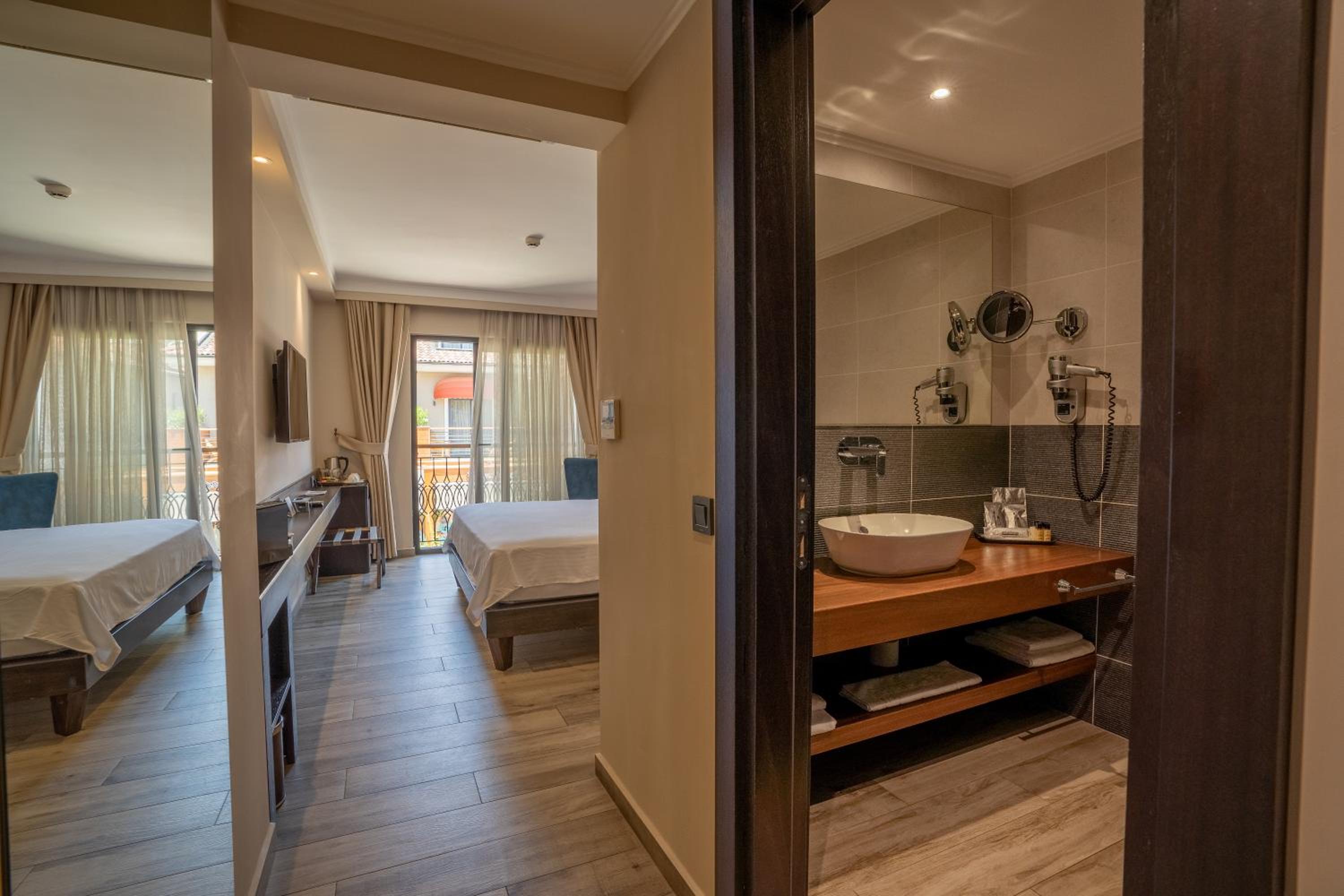 Standard Double Room - Photo 3