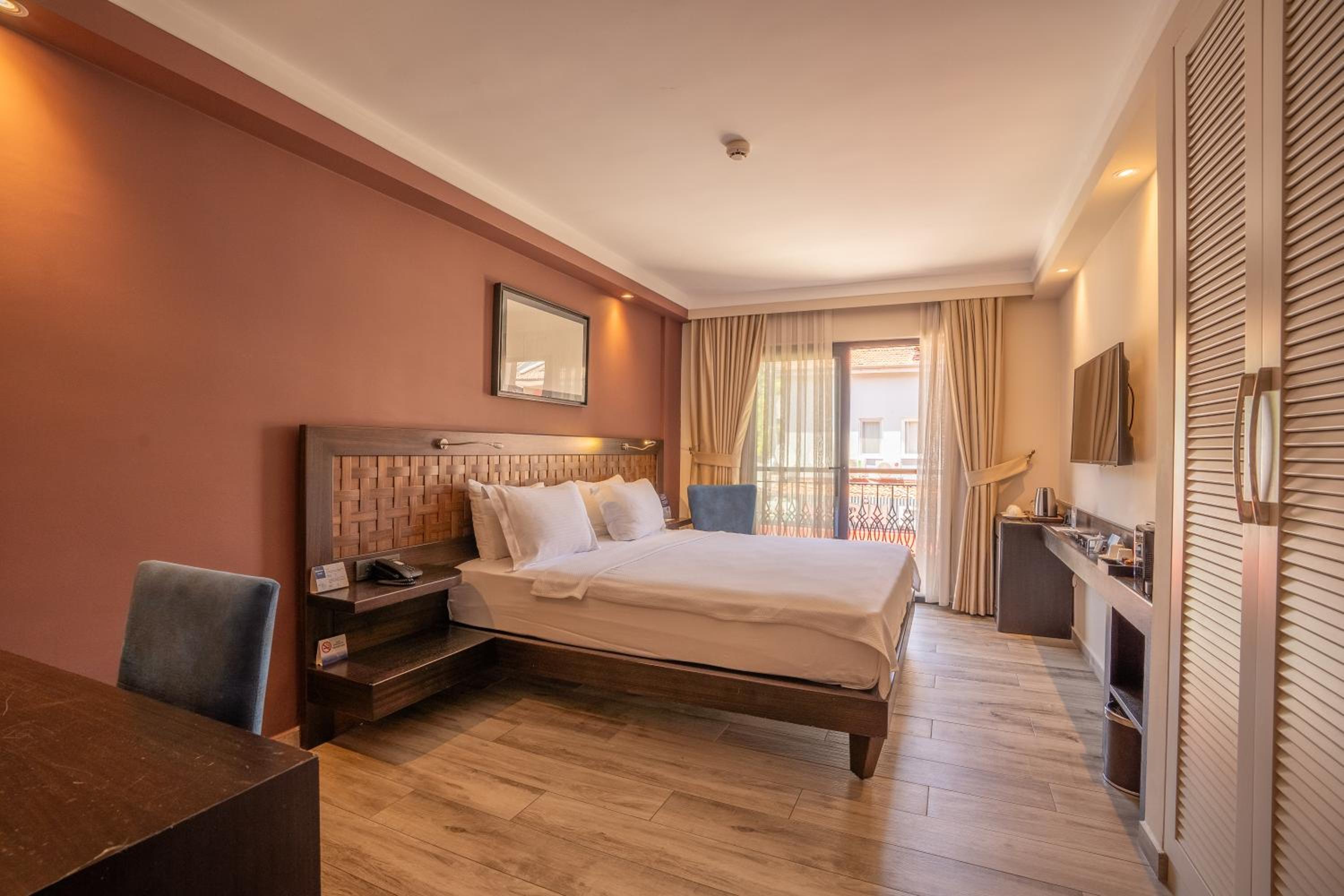 Standard Double Room - Photo 5