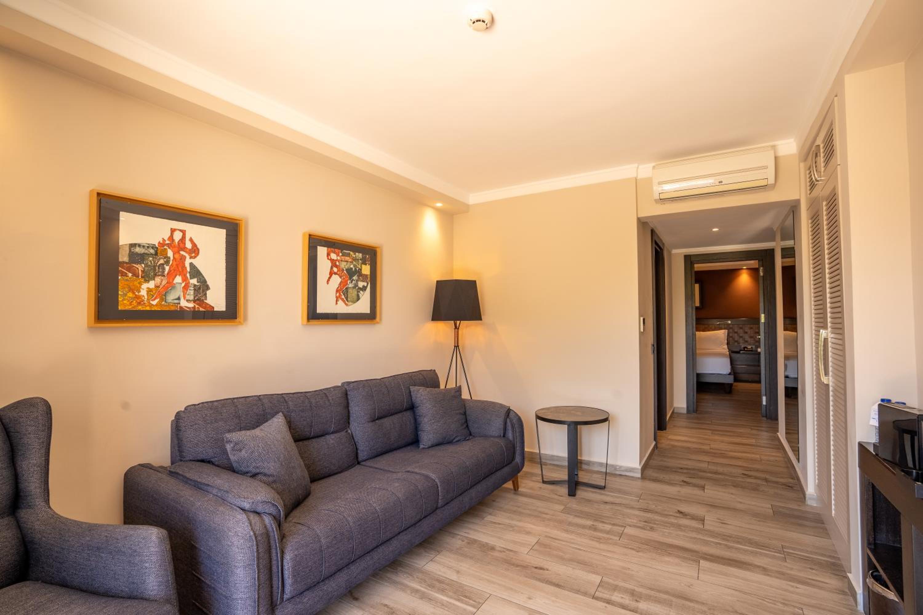 Standard Triple Room with Sea View - Photo 14