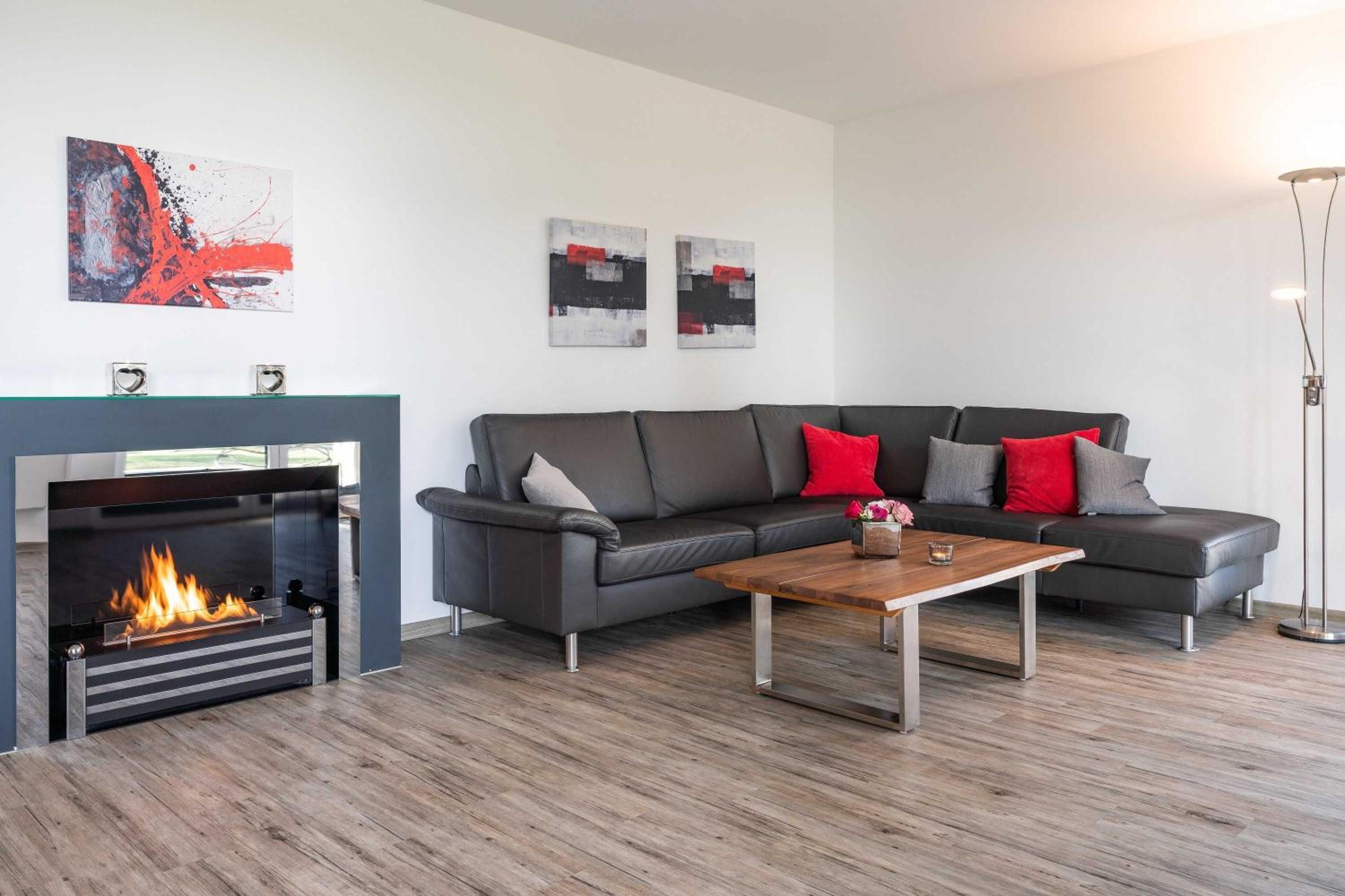 Three-Bedroom Apartment with Terrace photo 1