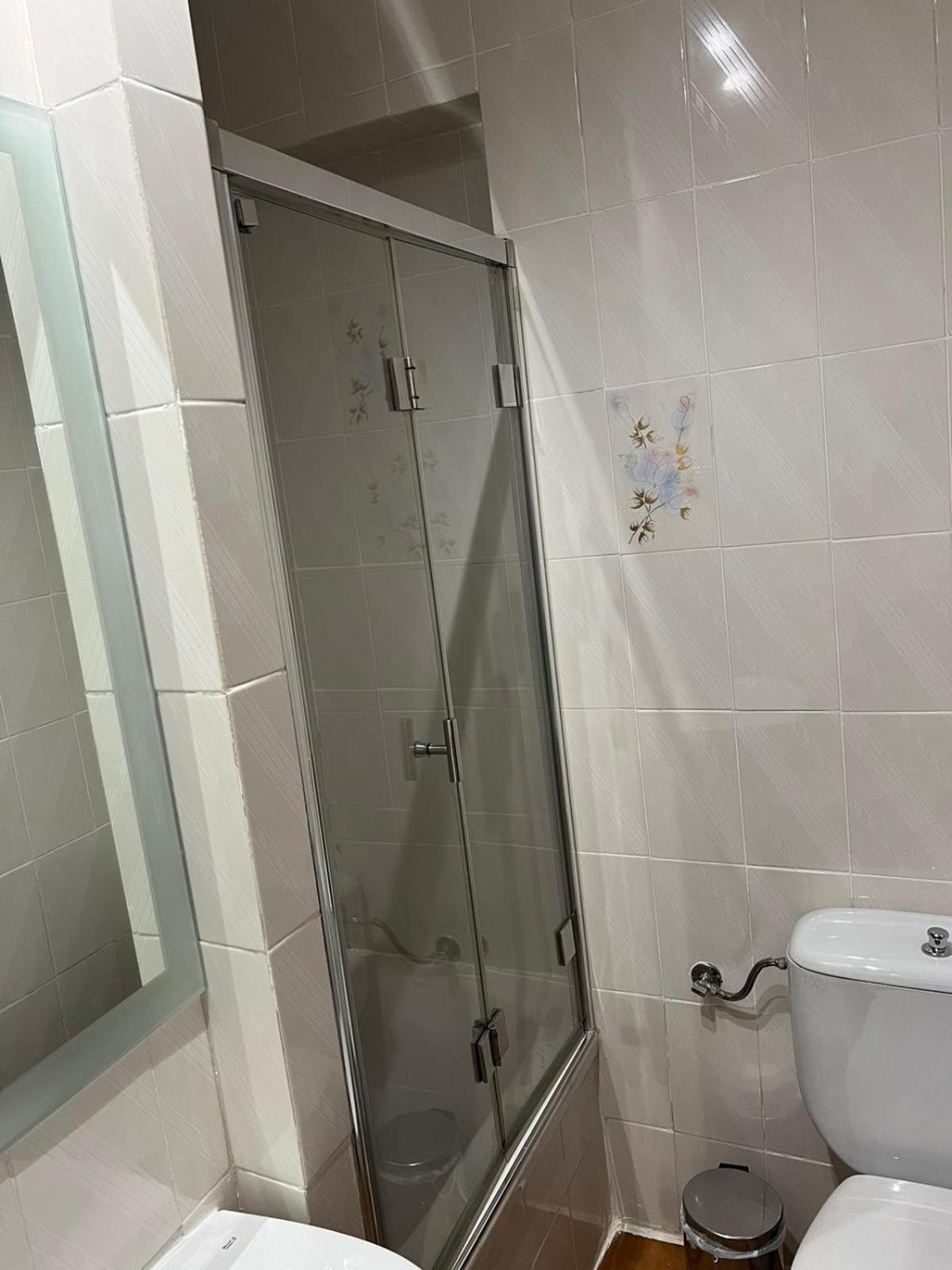 Double Room with Private Bathroom - Photo 14