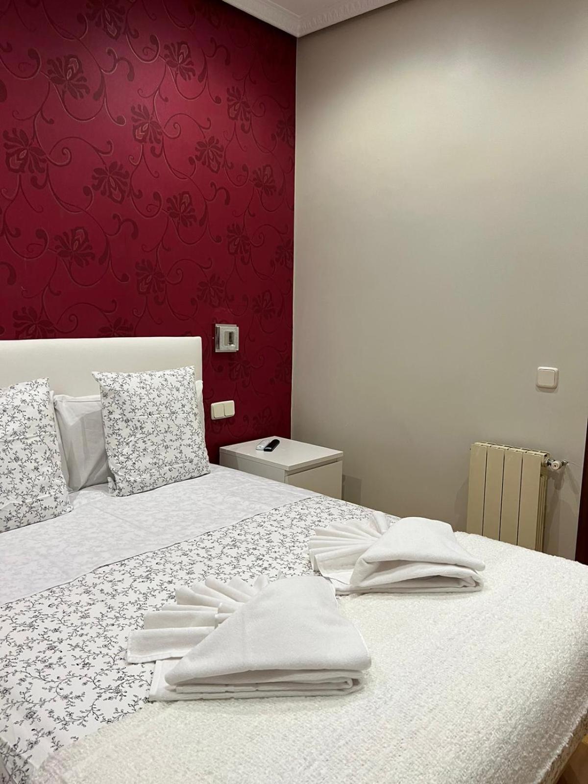 Budget Double Room with Private Bathroom photo 3