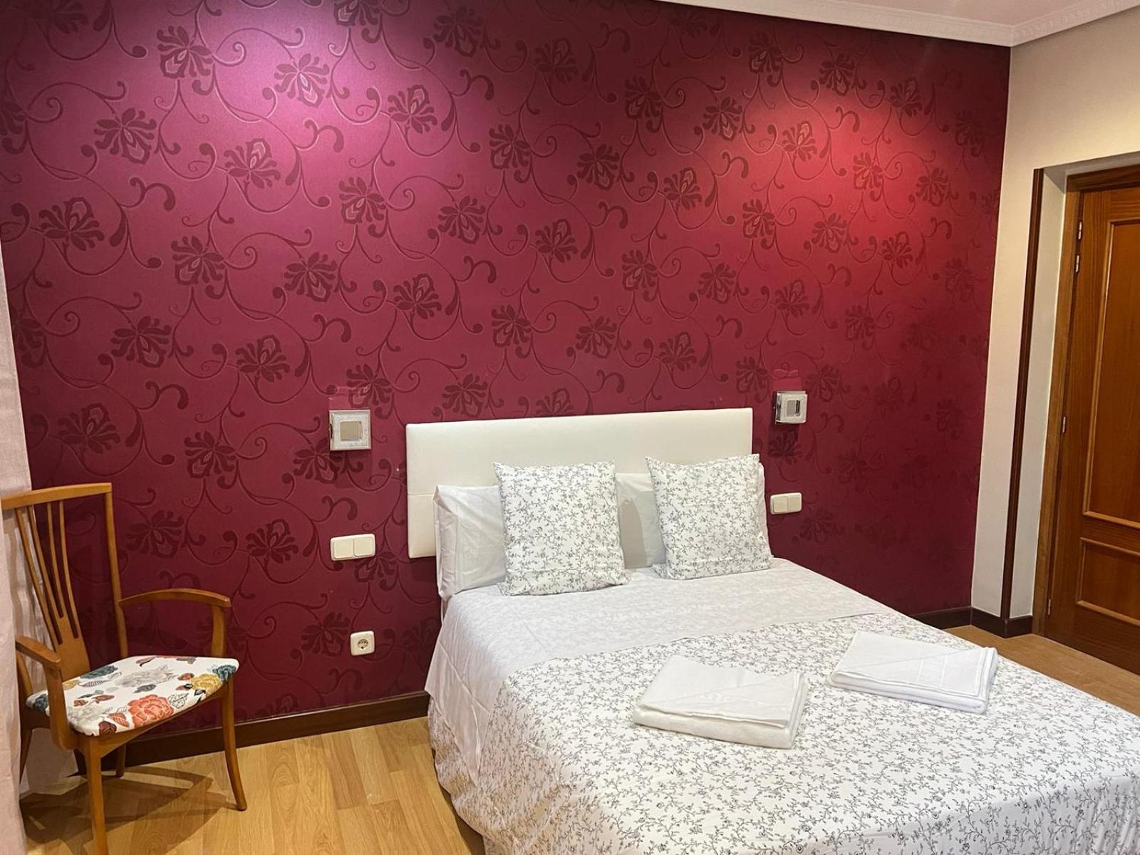 Double Room with Private Bathroom - Photo 21
