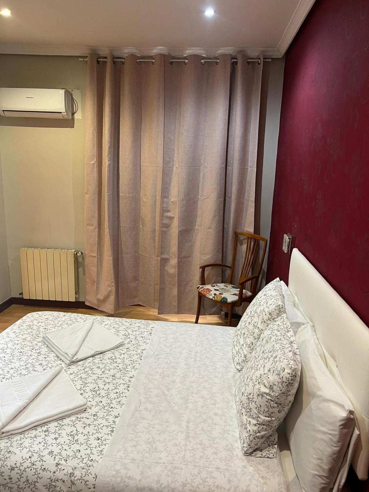 Double Room with Private Bathroom - Photo 22