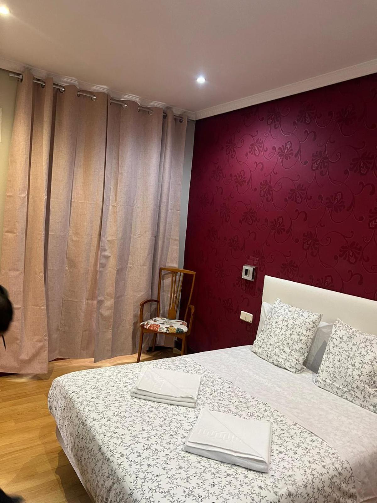Double Room with Private Bathroom - Photo 23