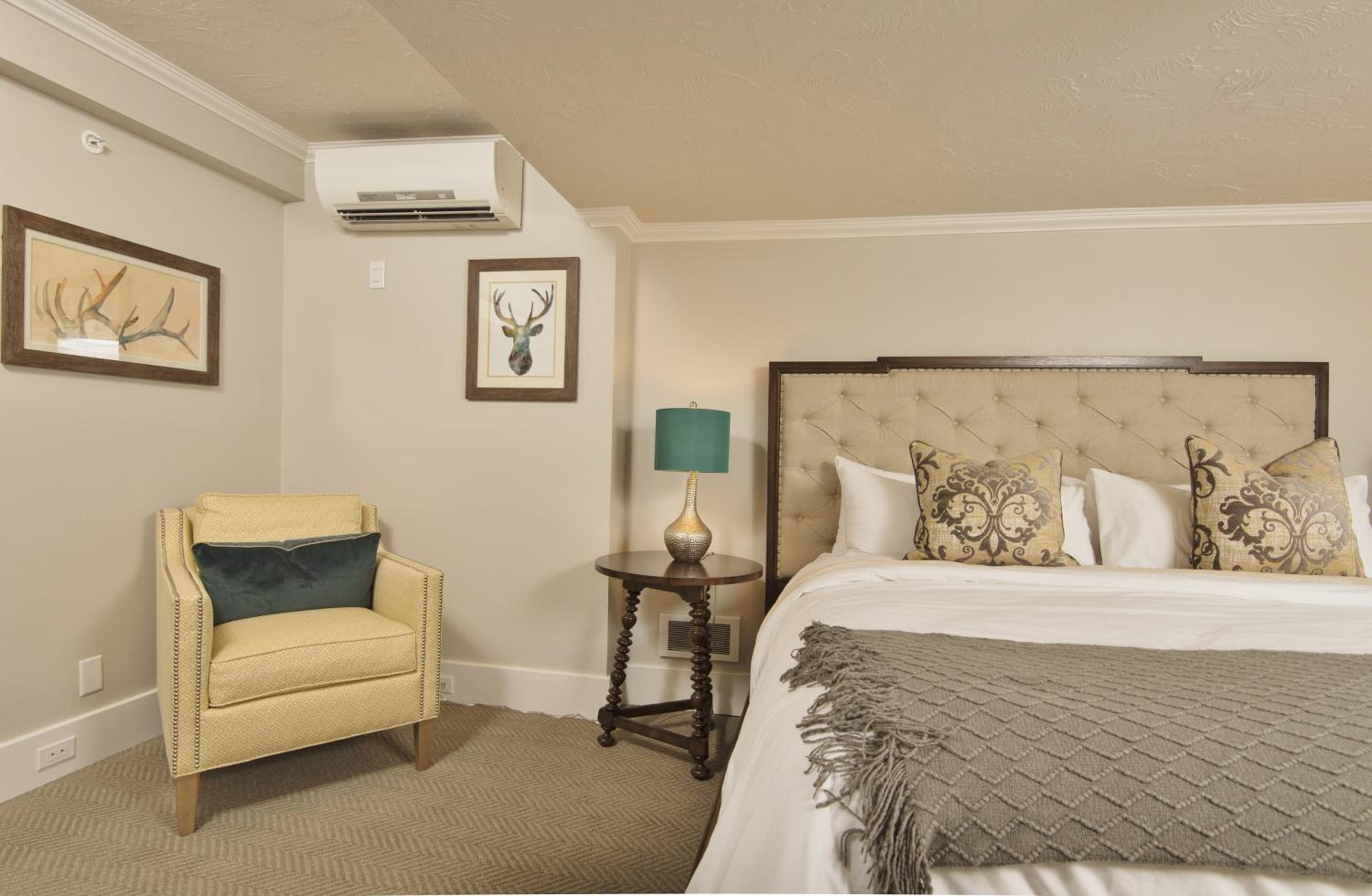 Deluxe Queen Room