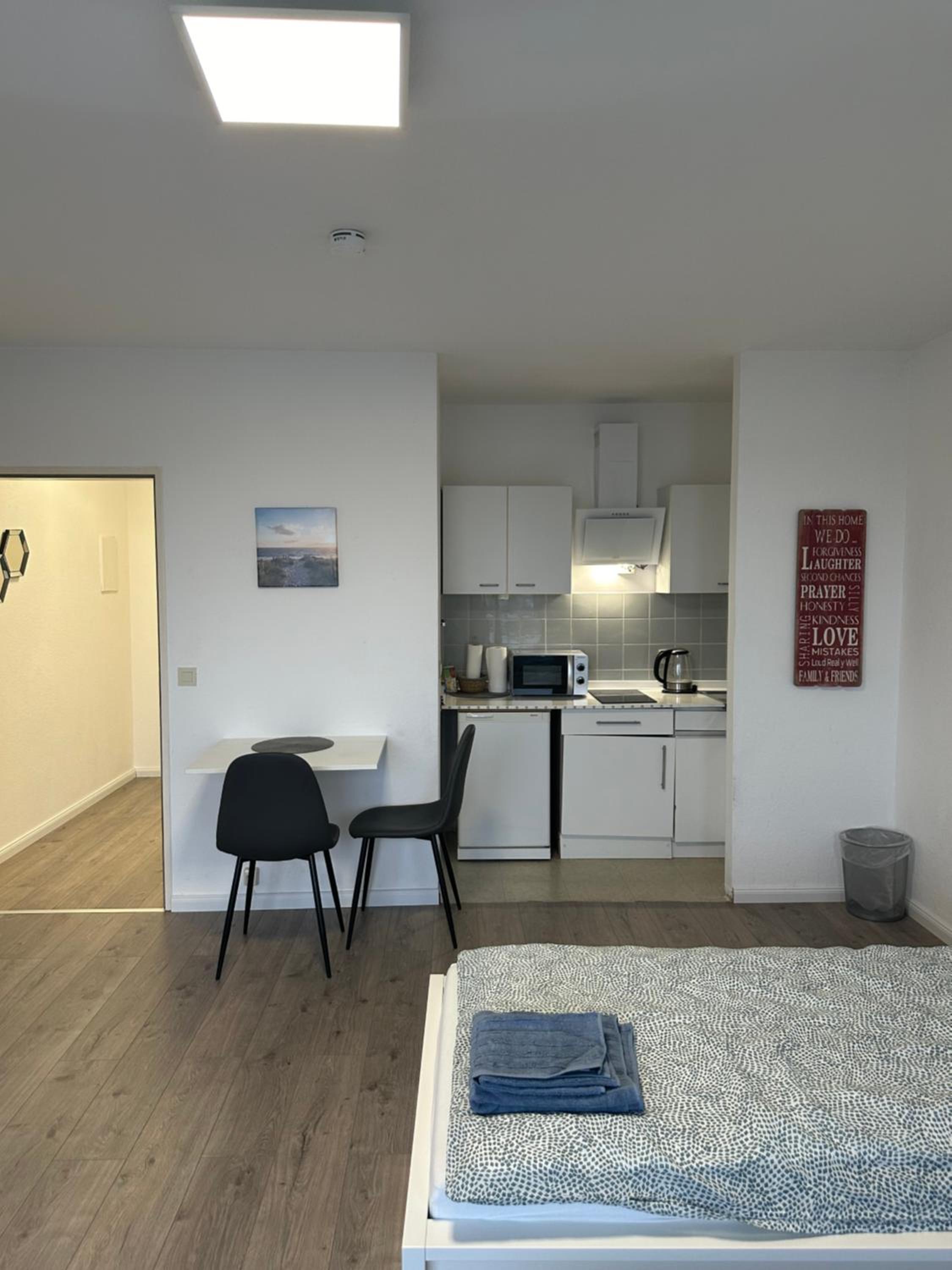 One-Bedroom Apartment photo 1