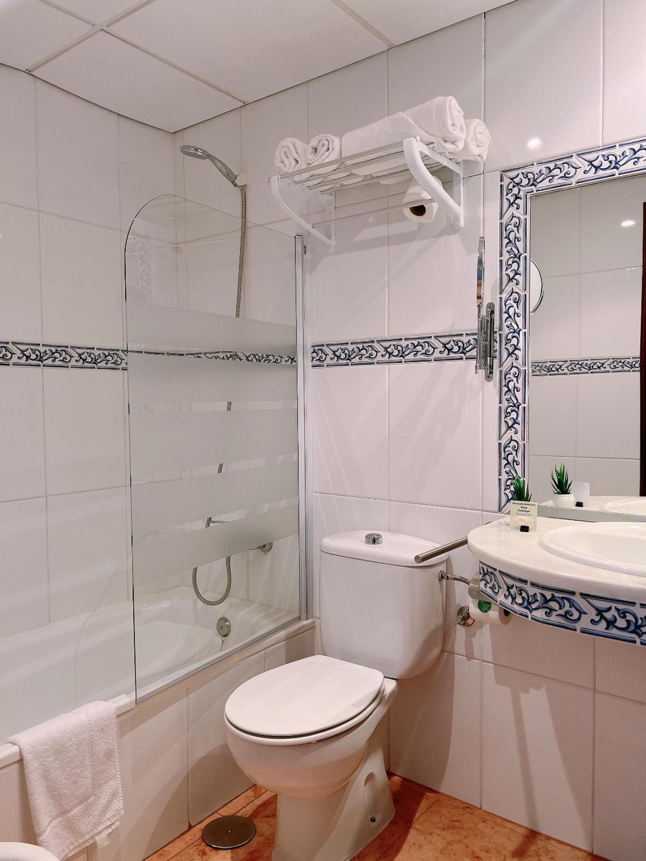 Double Room with Garden View - Photo 8