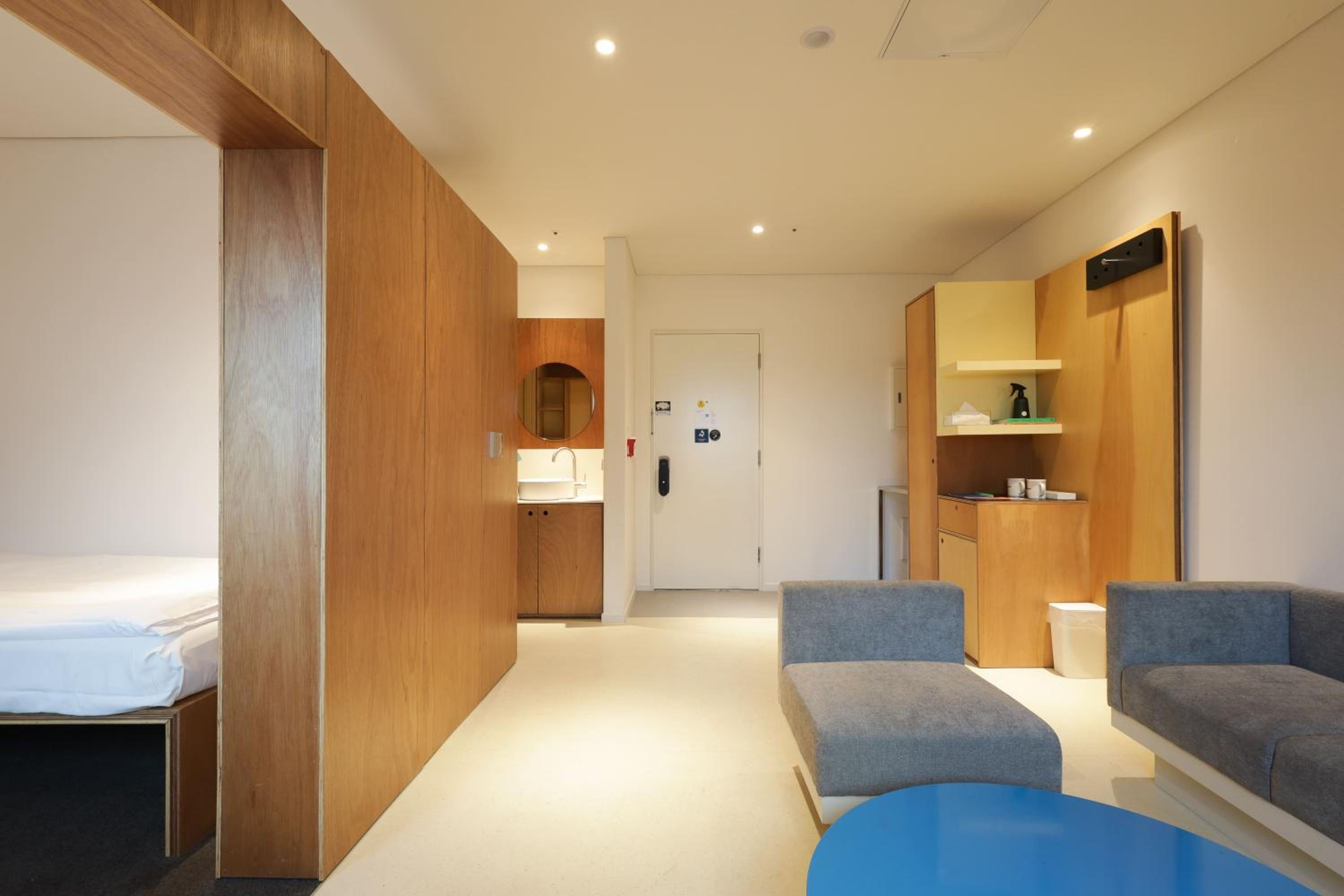 Large Twin Room - Photo 11