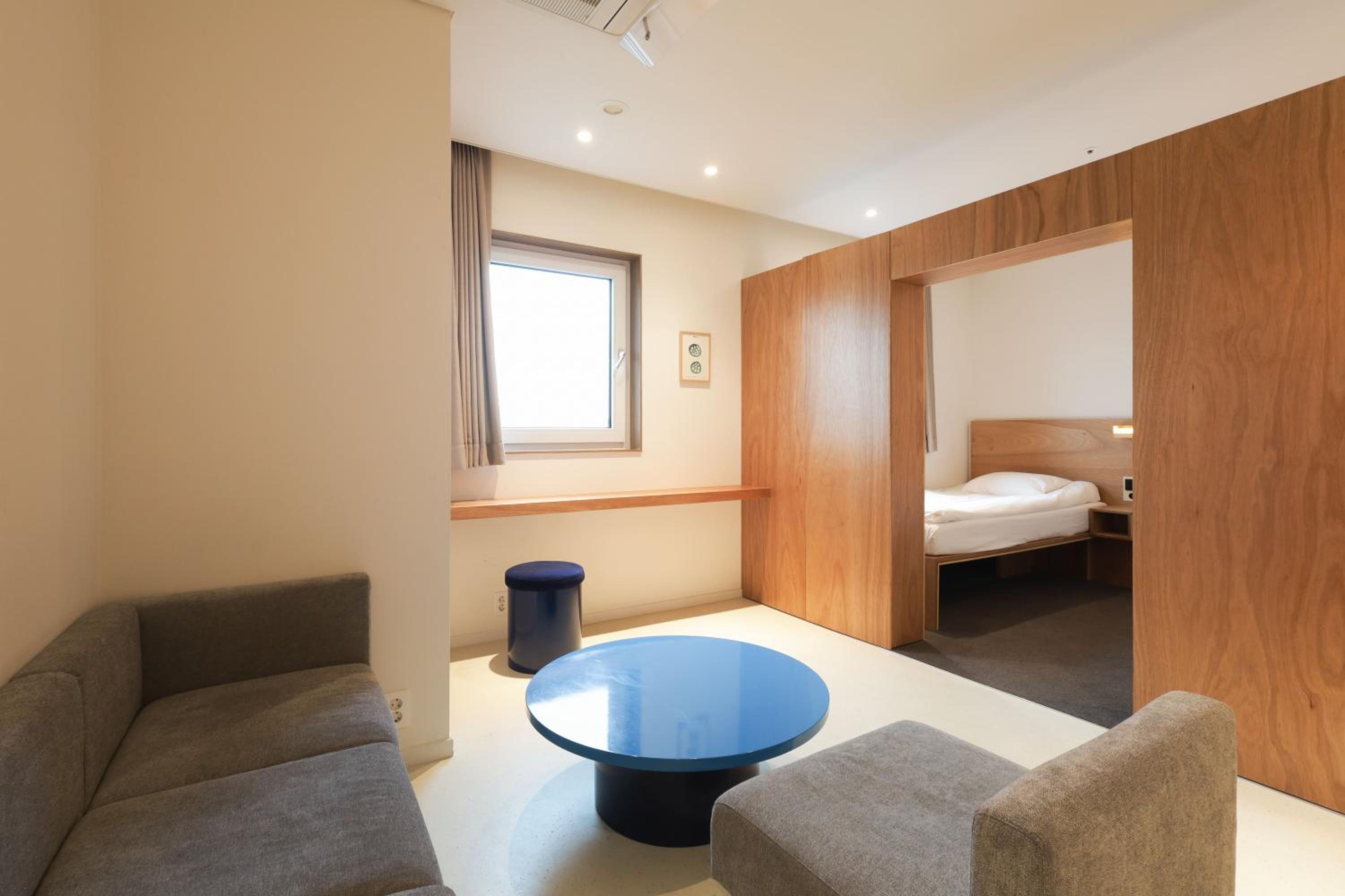 Large Twin Room - Photo 7