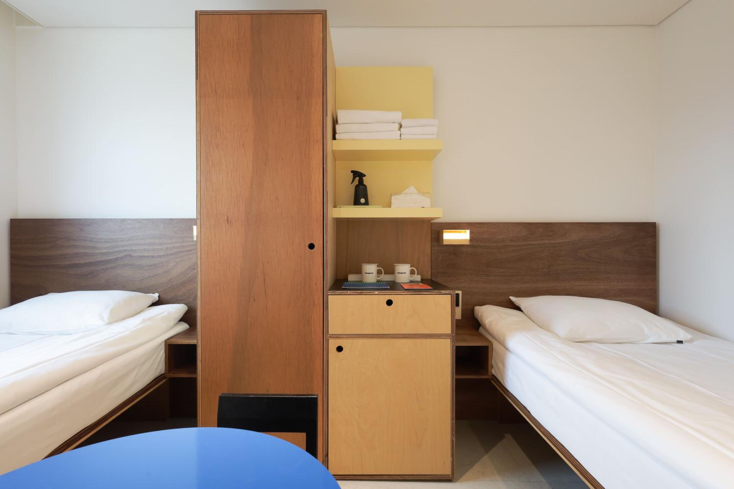 Standard Twin Room - Photo 4