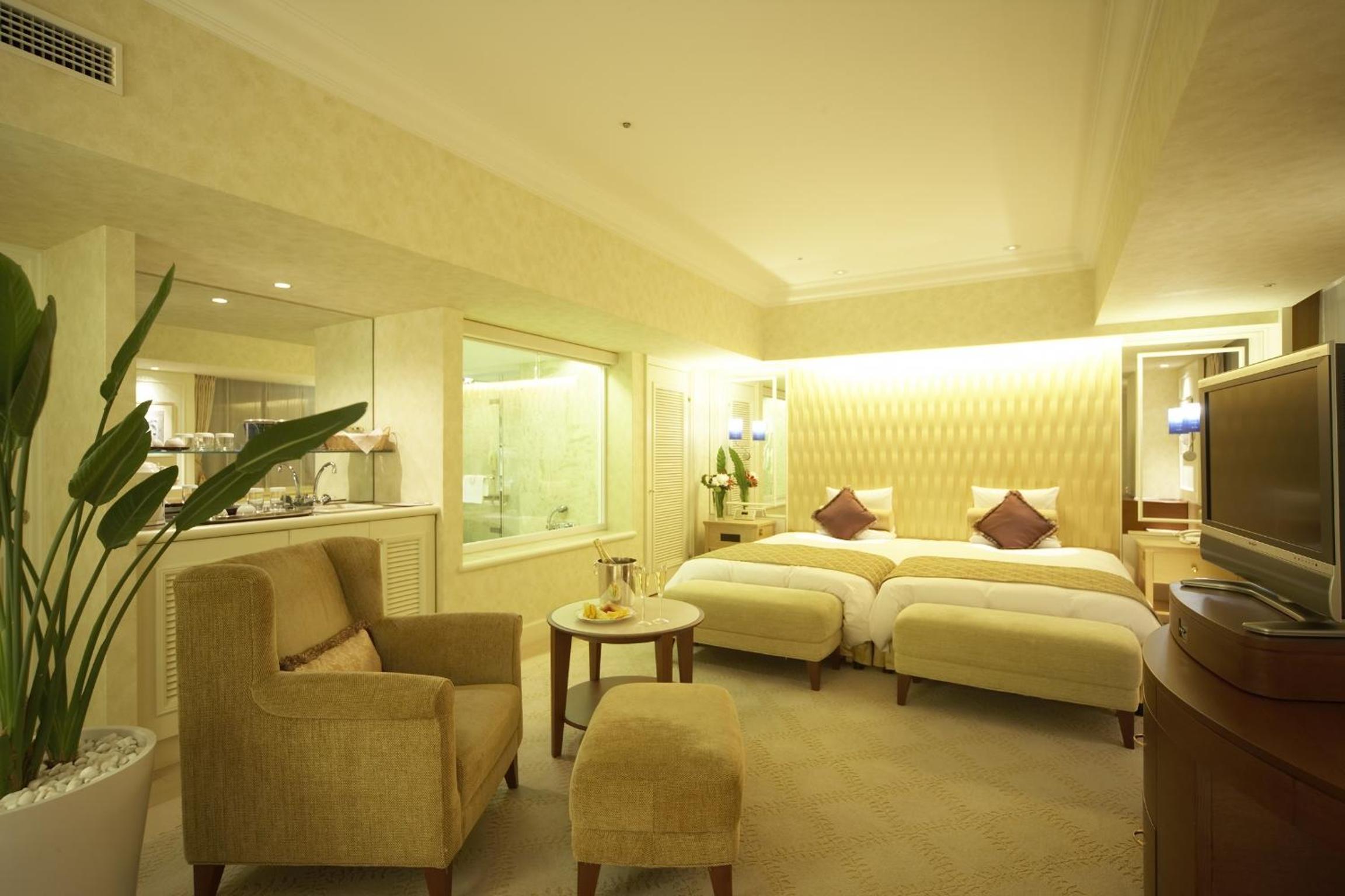 Deluxe Junior Suite - Non-Smoking - Photo 1