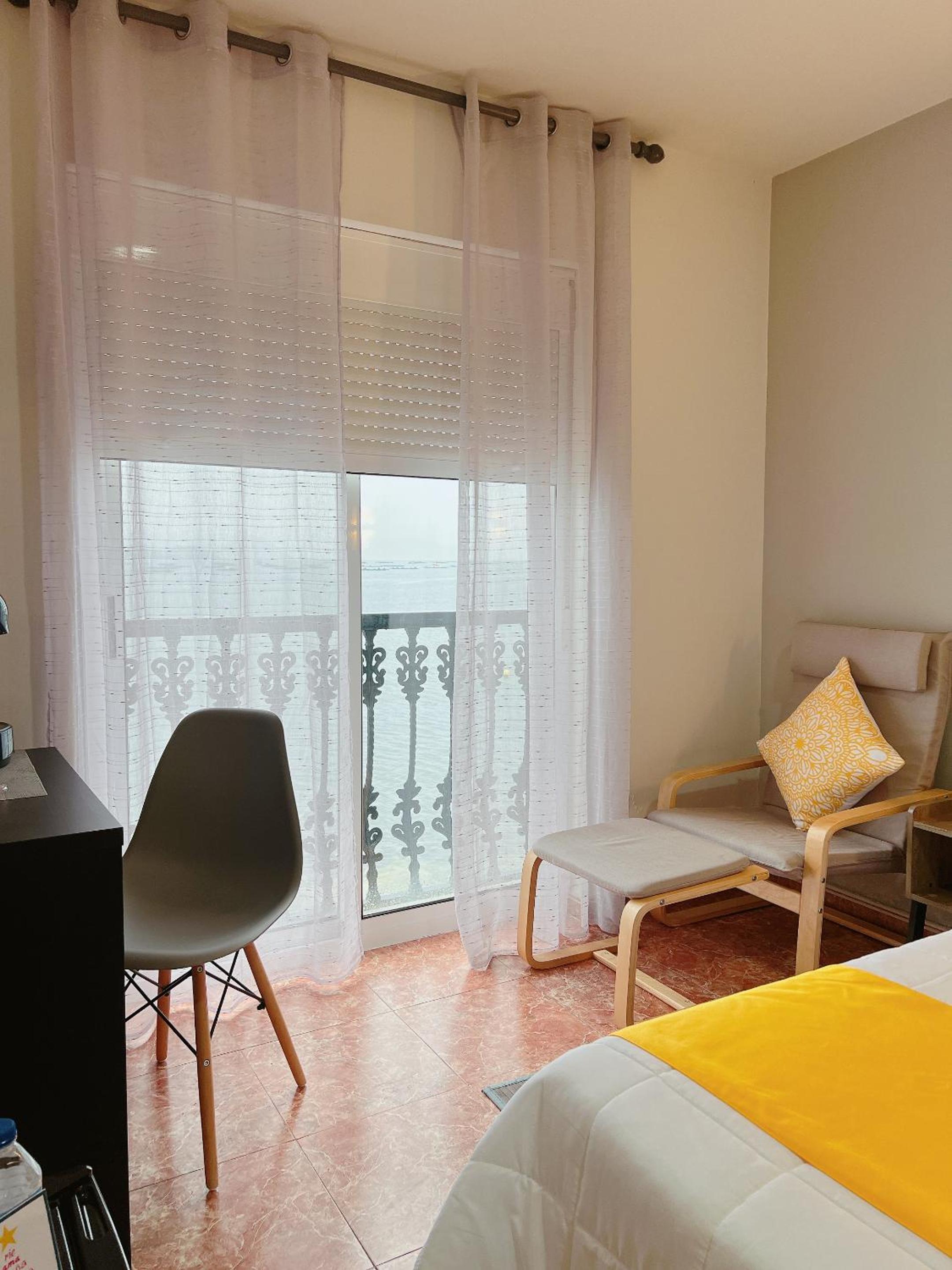 Family Room with Sea View - Photo 8