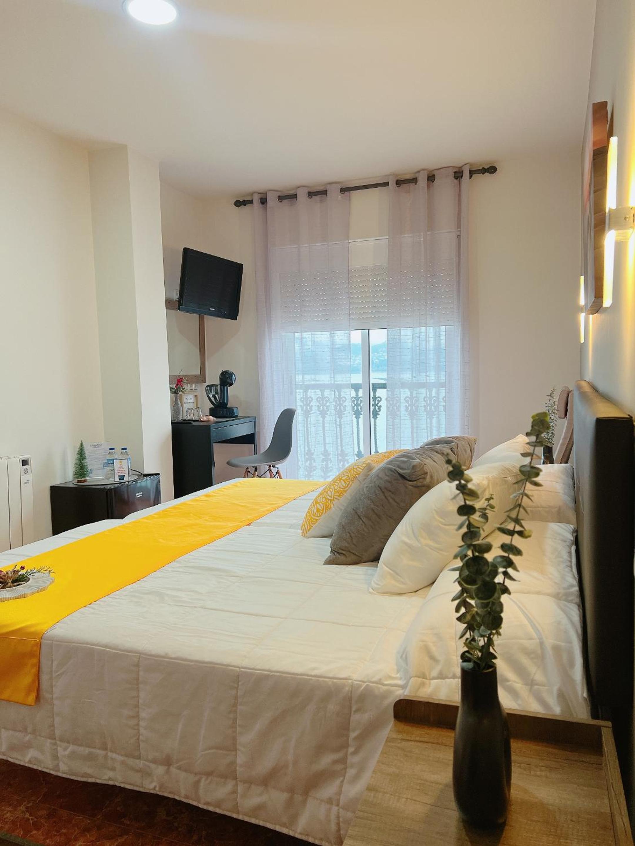Twin Room with Sea View - Photo 2