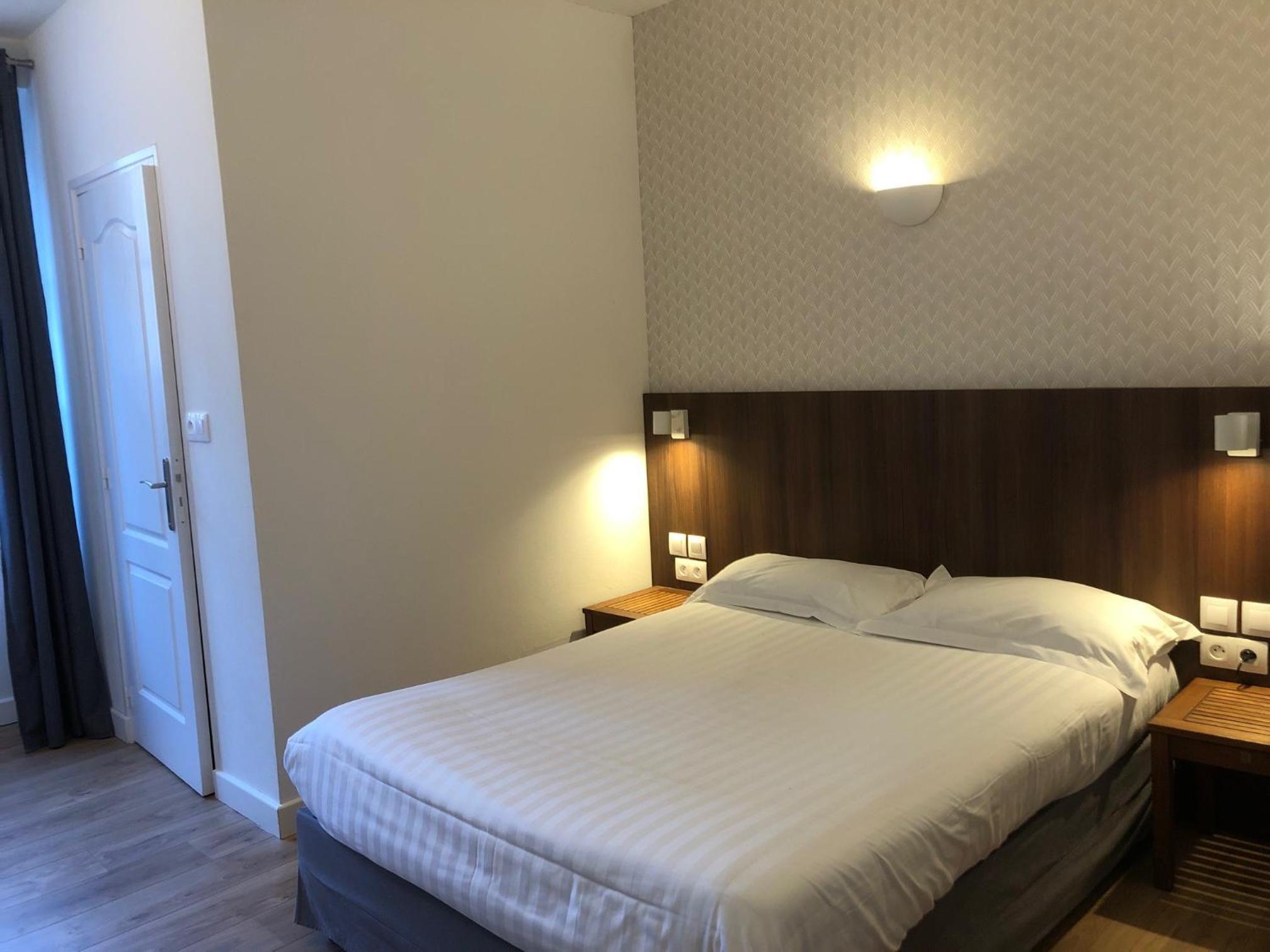 Double Room - Photo 7