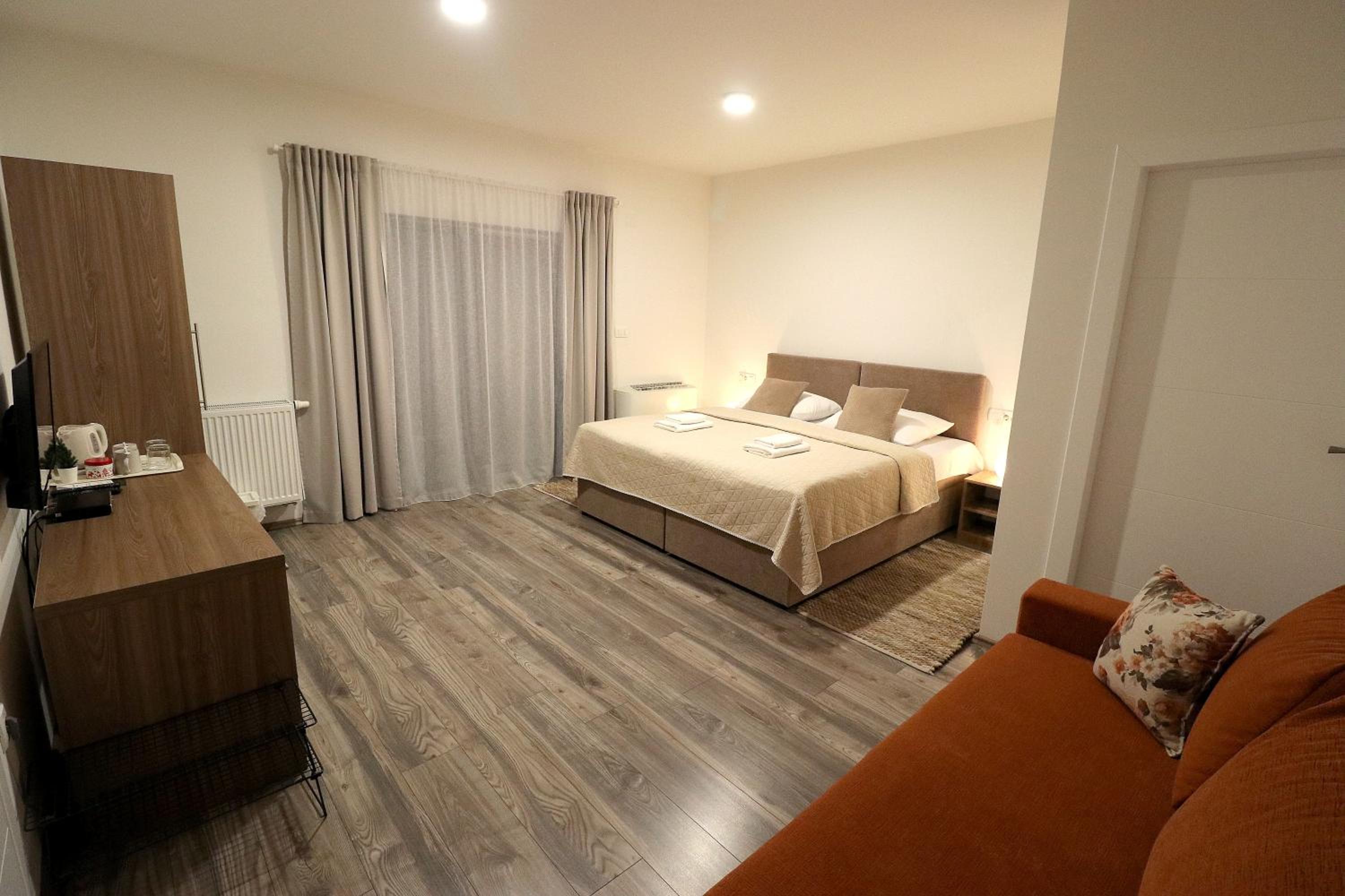 Triple Room with Private Bathroom - Photo 1