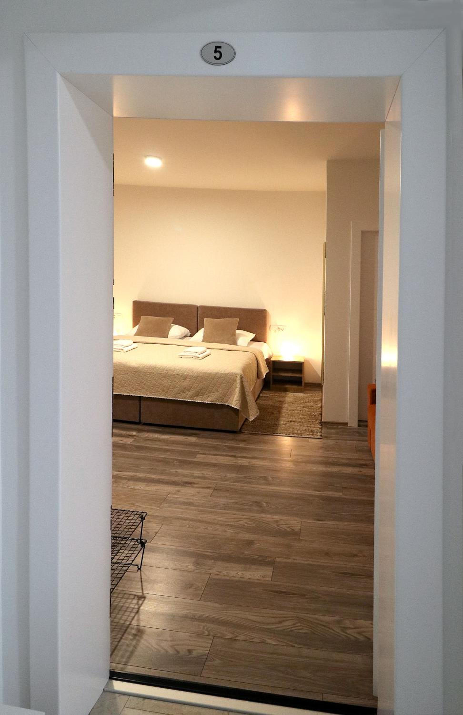 Triple Room with Private Bathroom - Photo 2