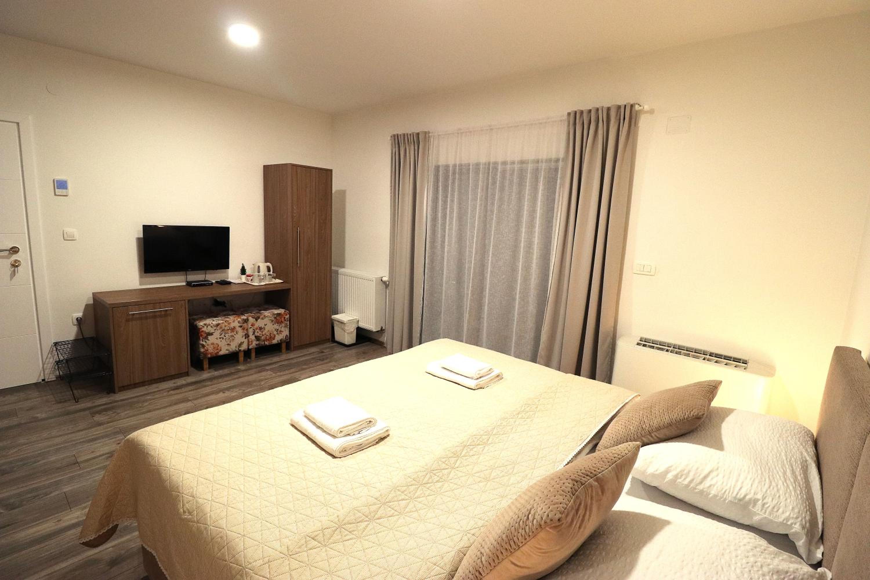 Triple Room with Private Bathroom - Photo 8