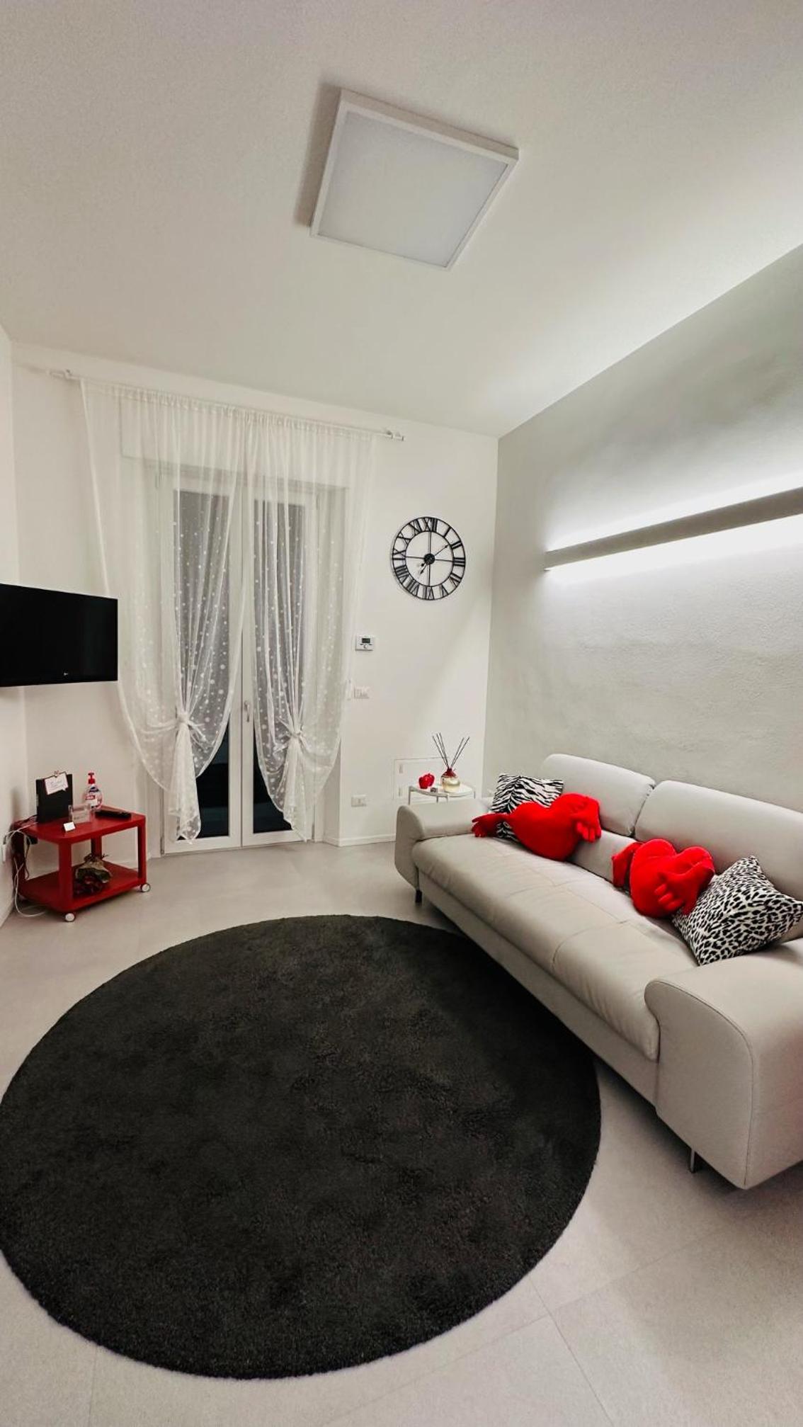 Two-Bedroom Apartment - Photo 3