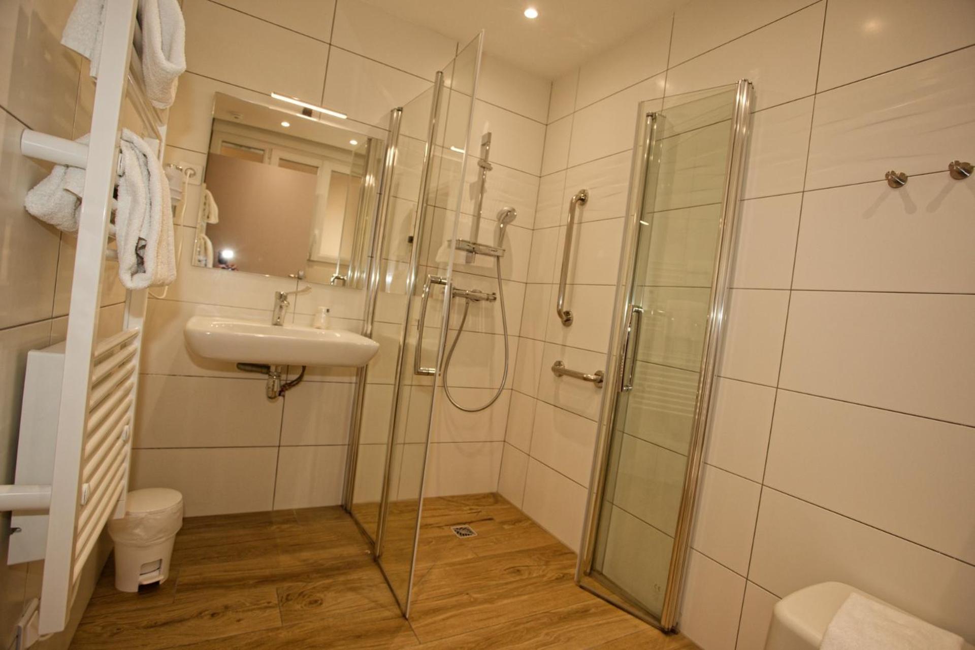 Double Room - Disability Access photo 3
