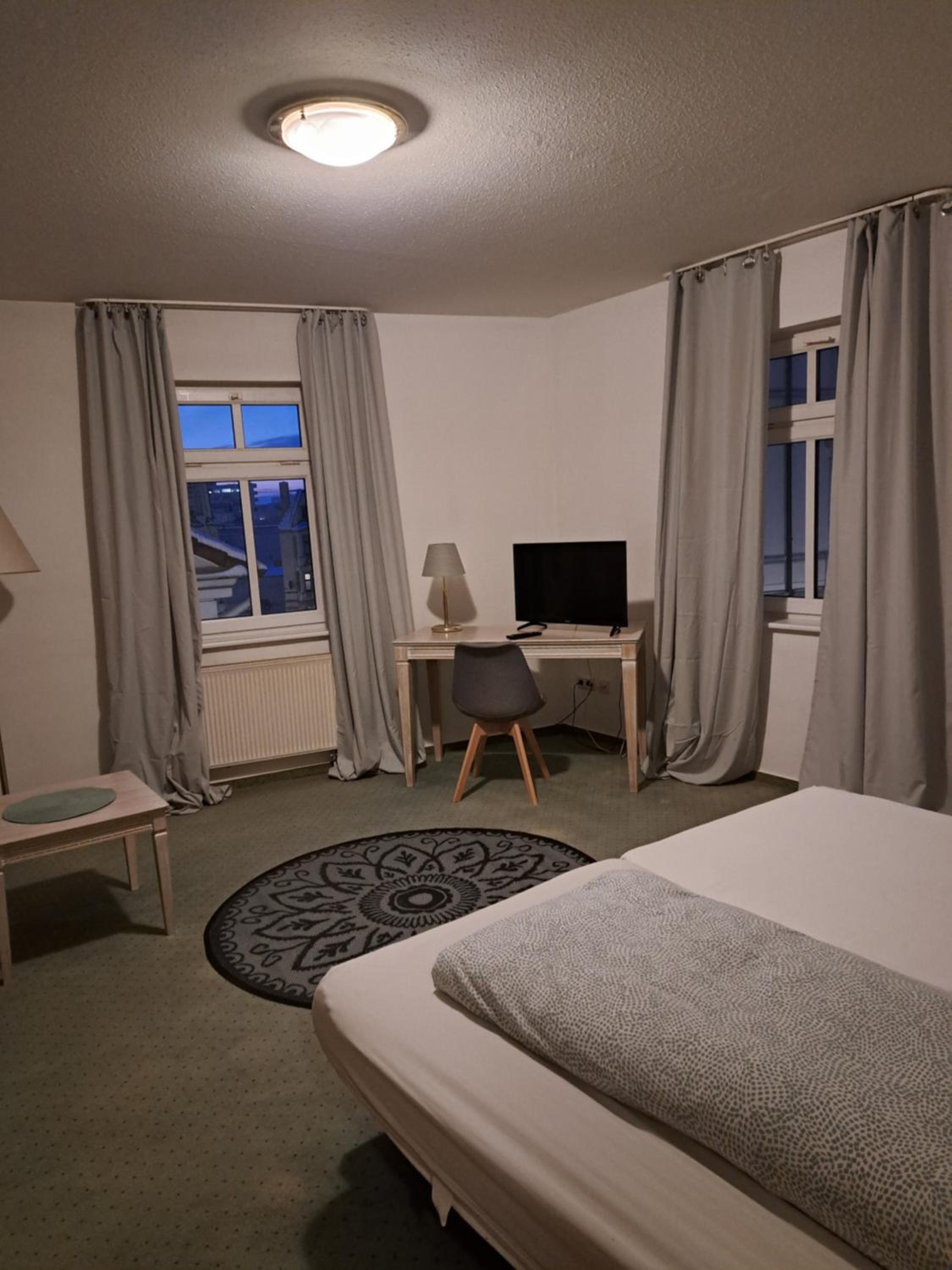 Single Room with Bathroom photo 3