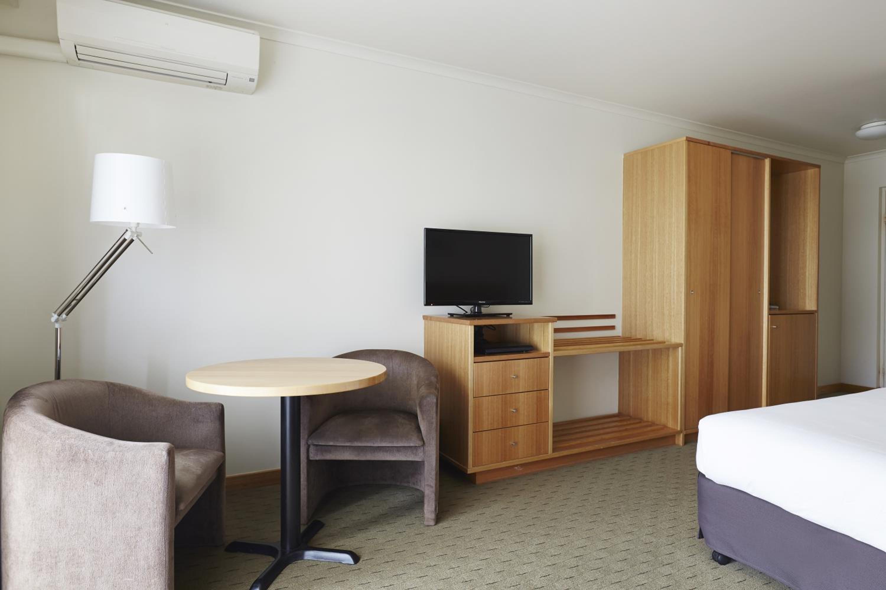 Triple Room with Balcony - Ground Floor thumbnail 6