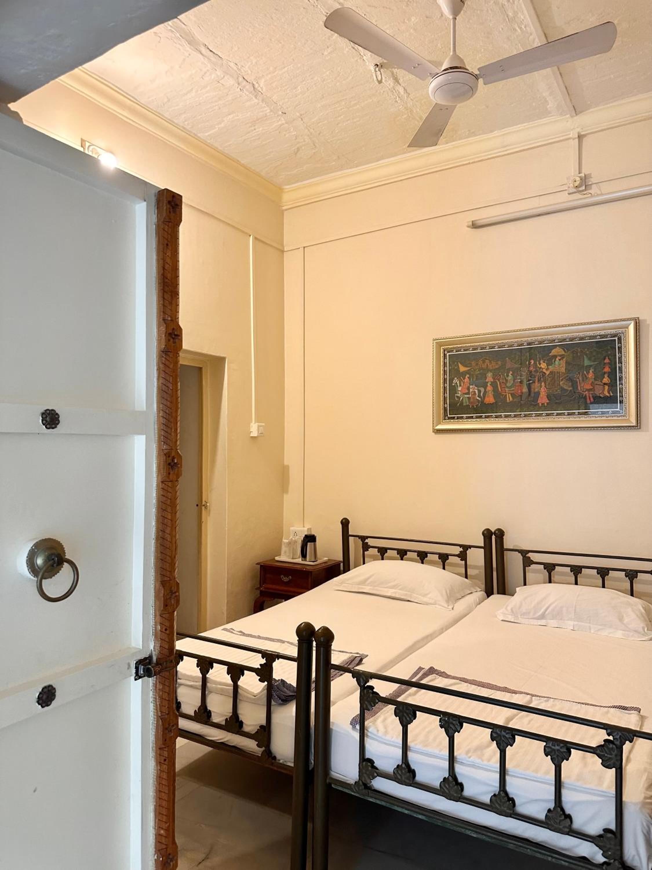 Standard Double Room - Photo 4
