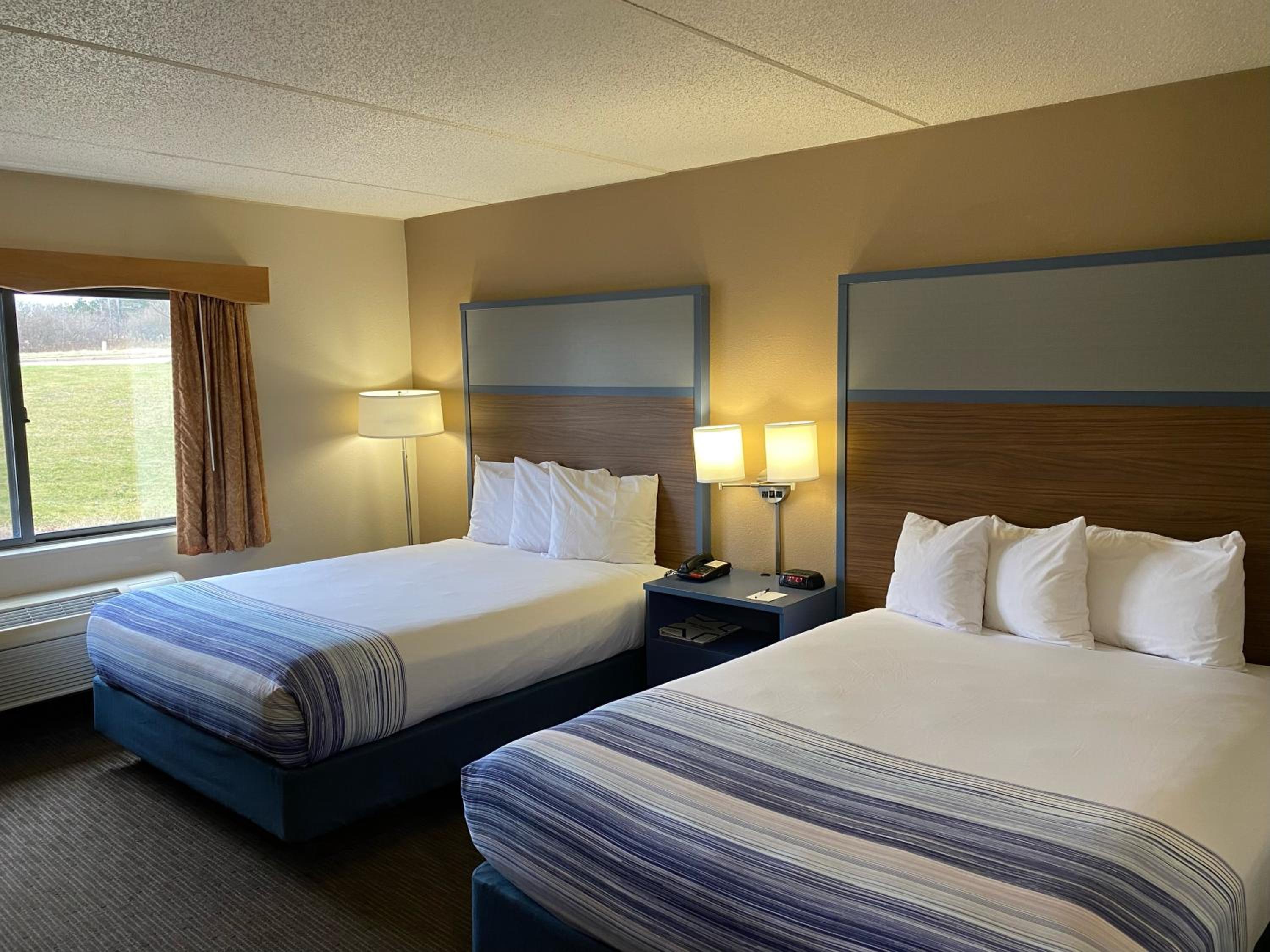 Queen Room with Two Queen Beds - Non-Smoking photo 1
