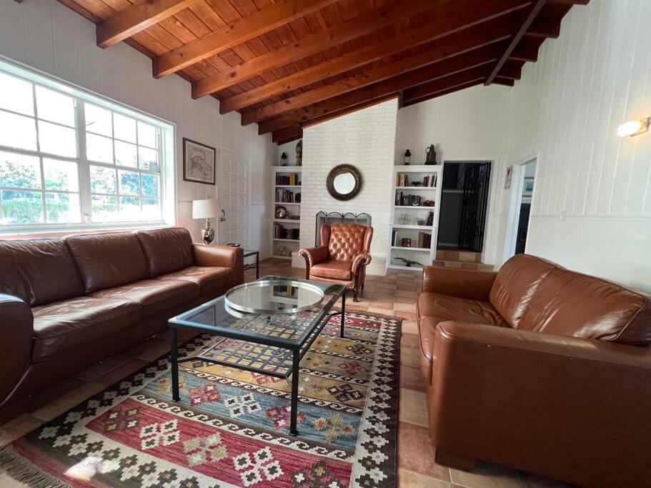 Five-Bedroom House photo 3