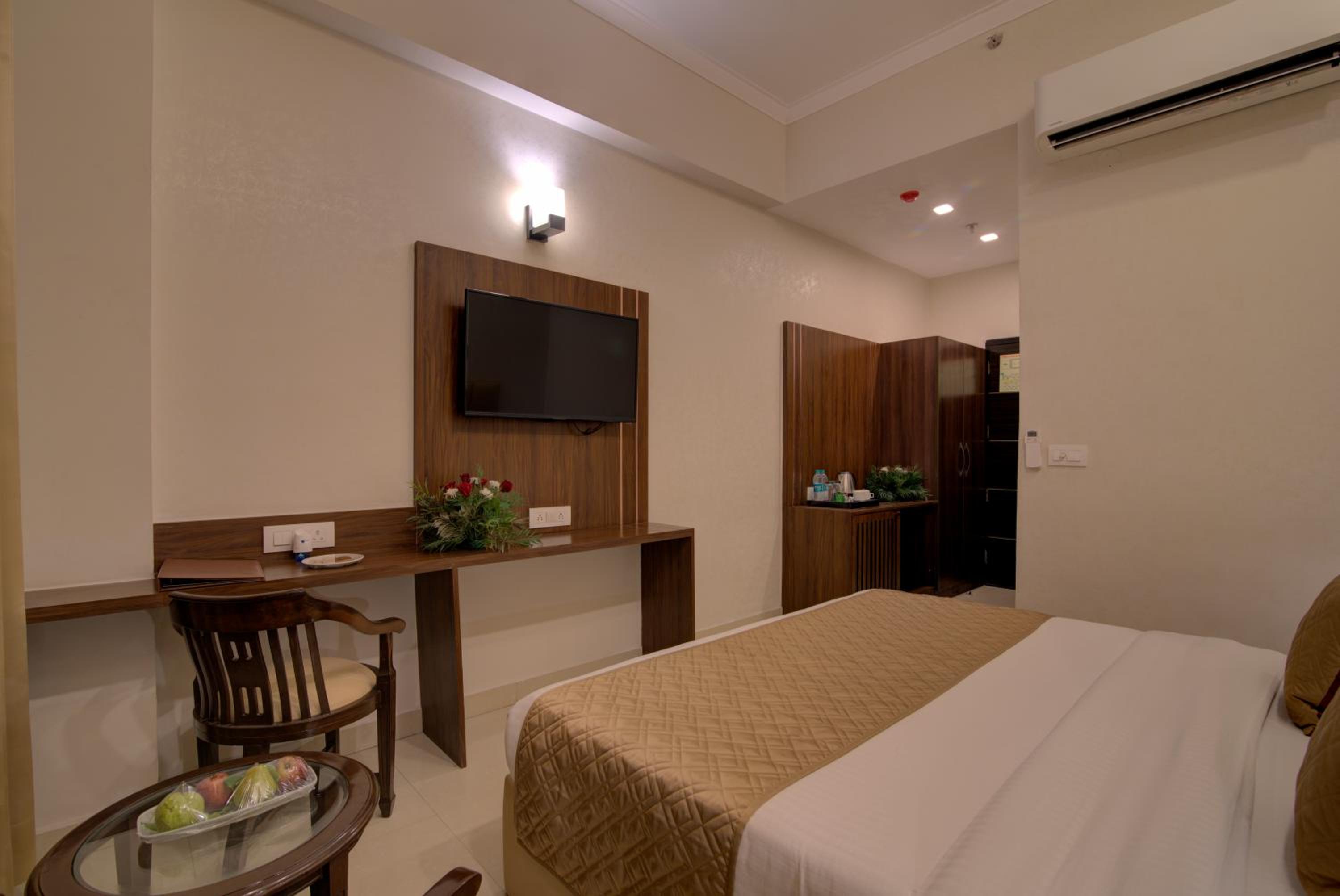 Super Deluxe Rooms with Balcony photo 3