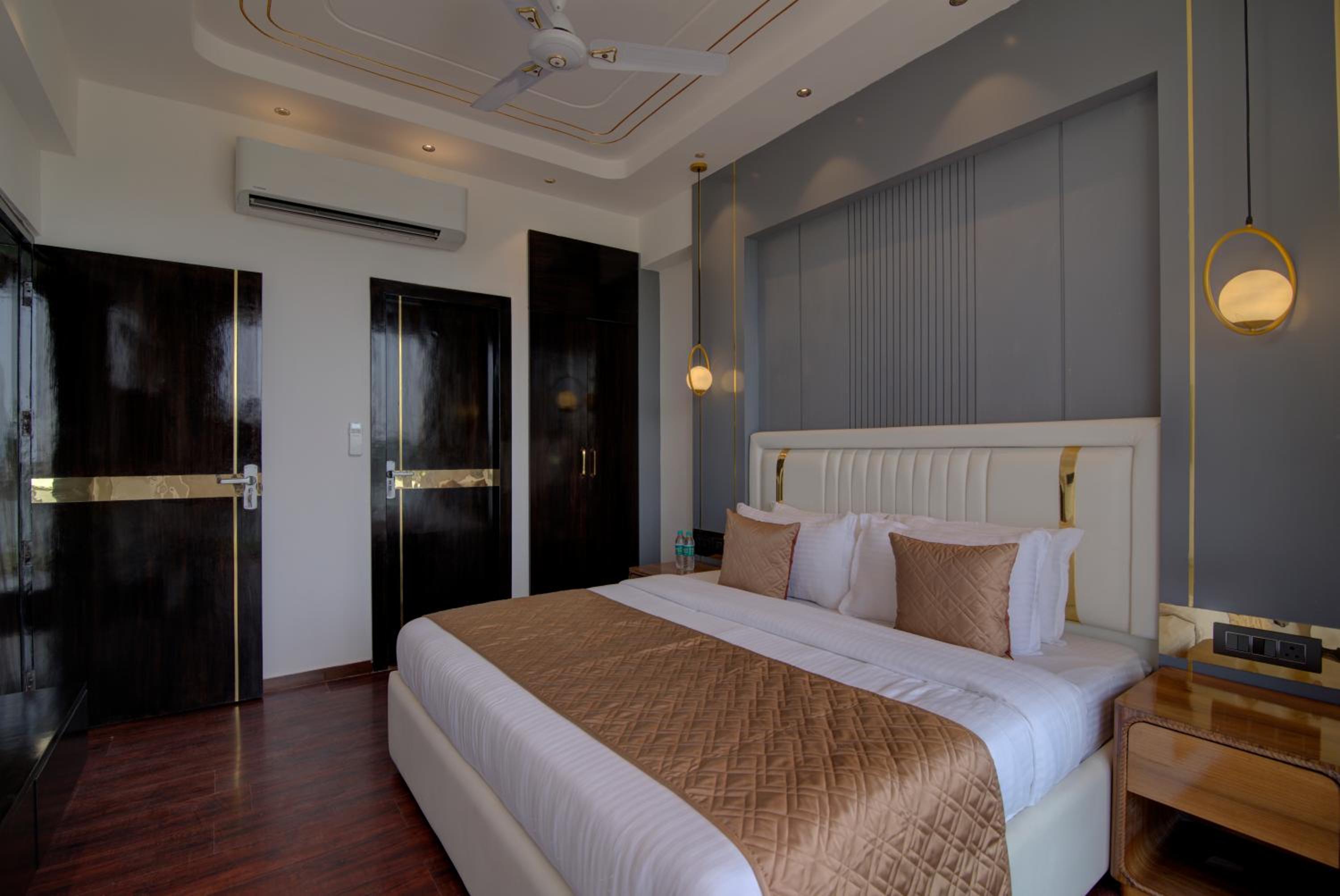 Super Deluxe Rooms with Balcony