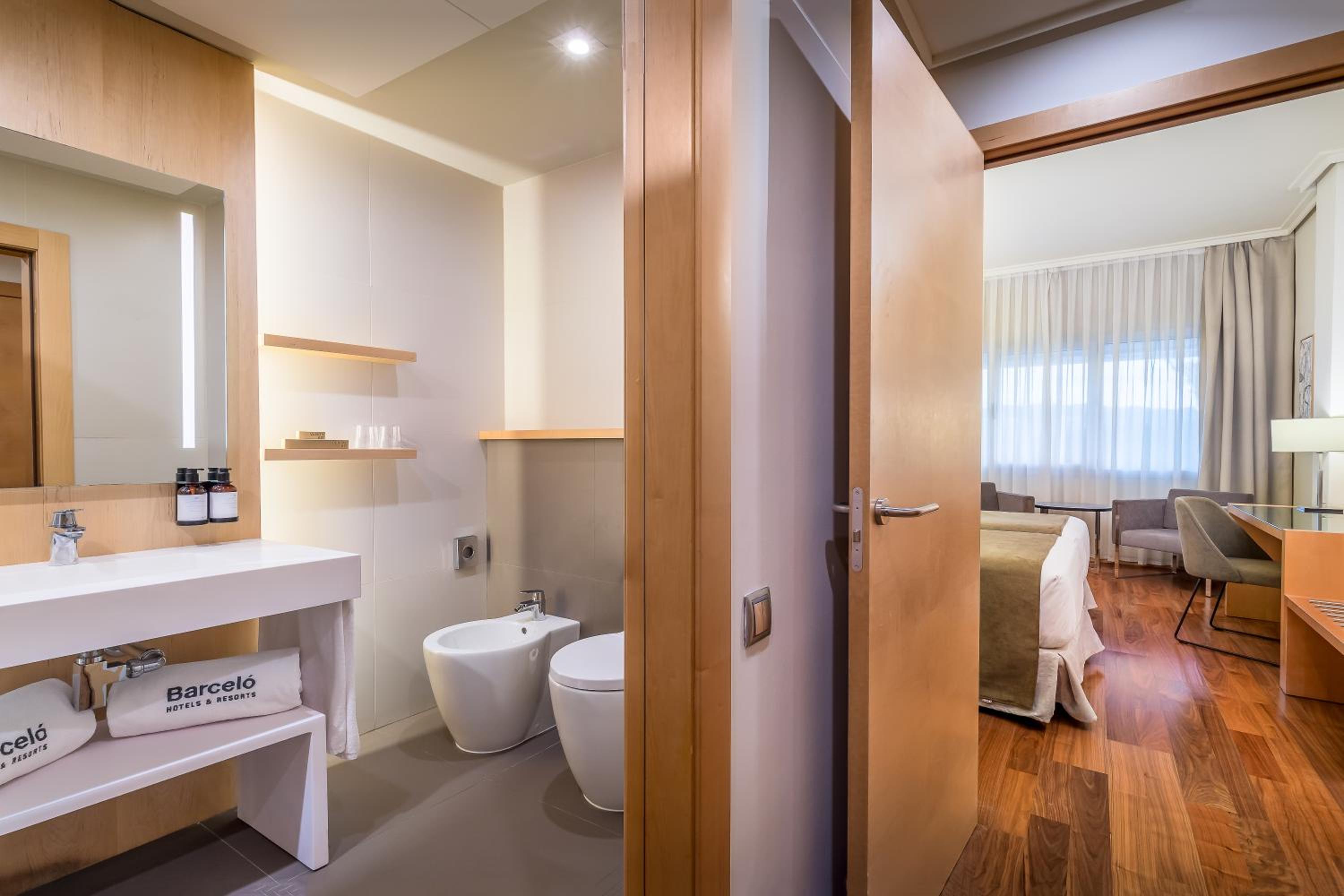 Superior Double or Twin Room photo 3