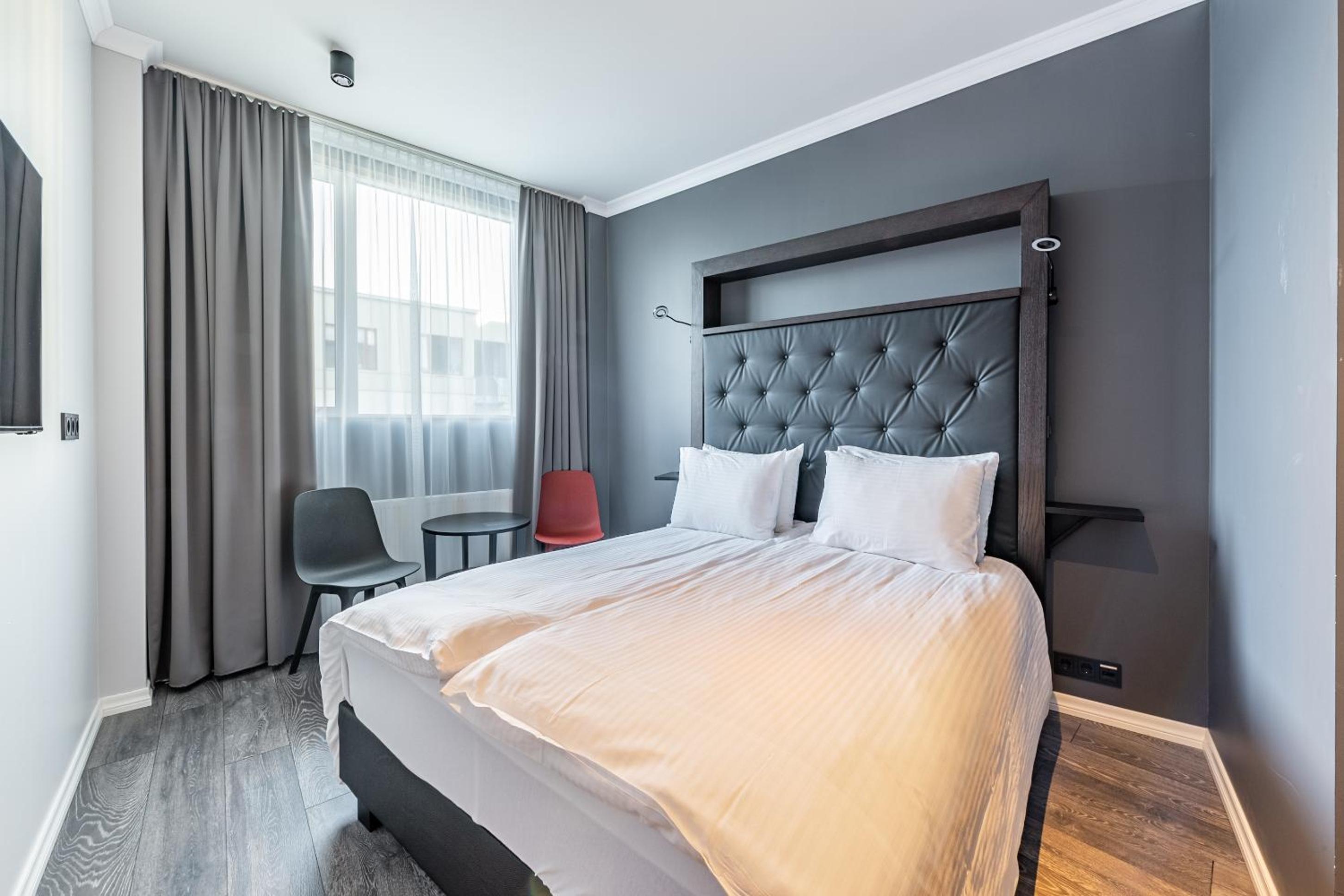 Standard King Room - Photo 4