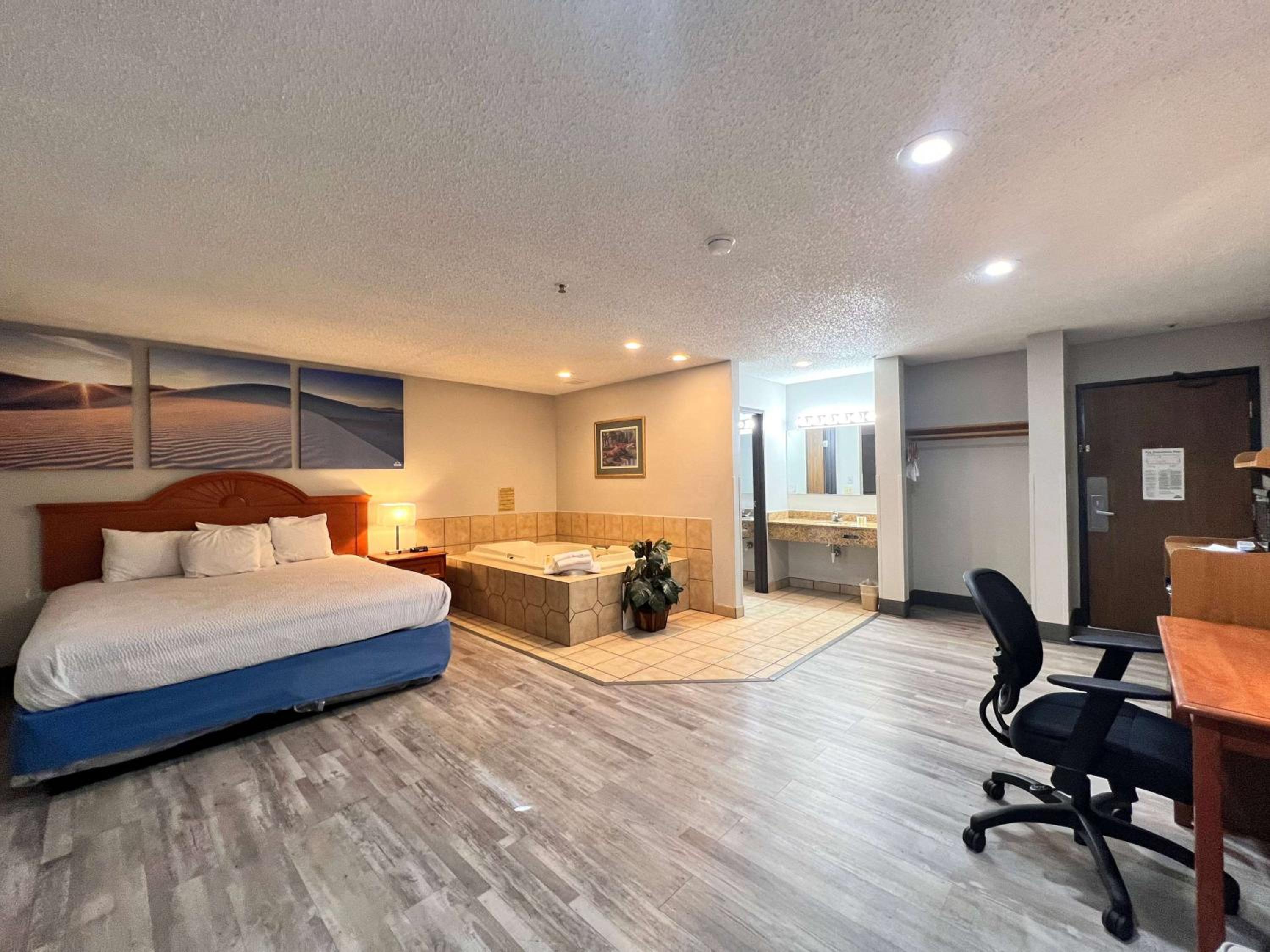 King Studio, Suite, Non-Smoking - Photo 2
