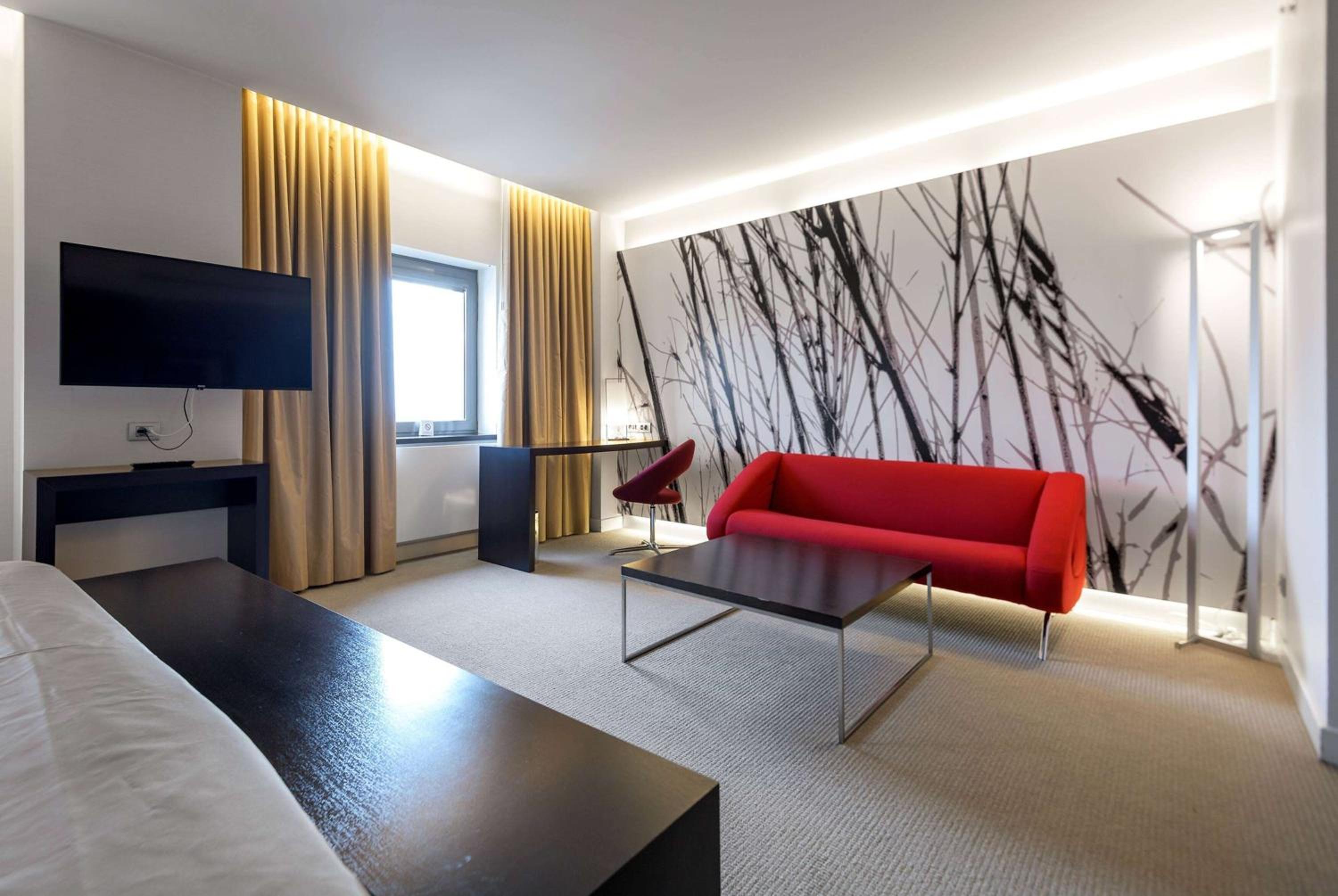 Junior King Suite - Non-Smoking - Photo 1