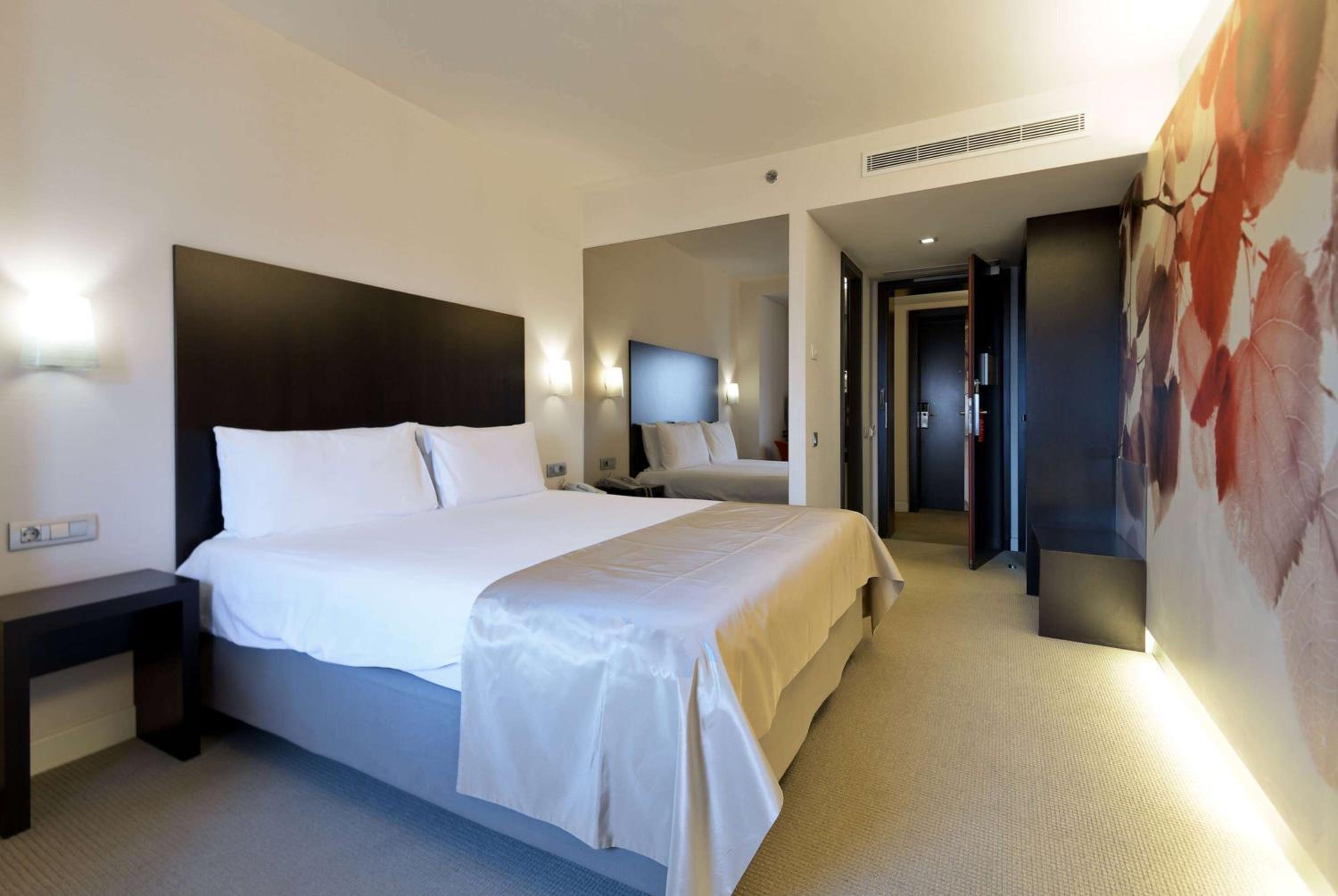 Business King Room - Non-Smoking - Photo 1