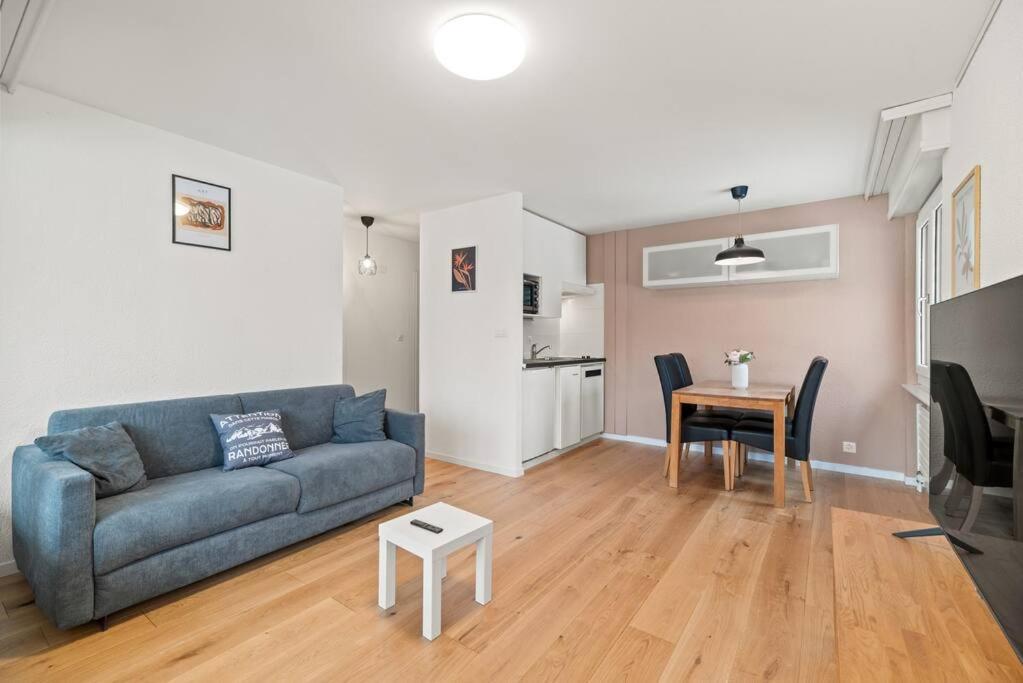 One-Bedroom Apartment photo 1