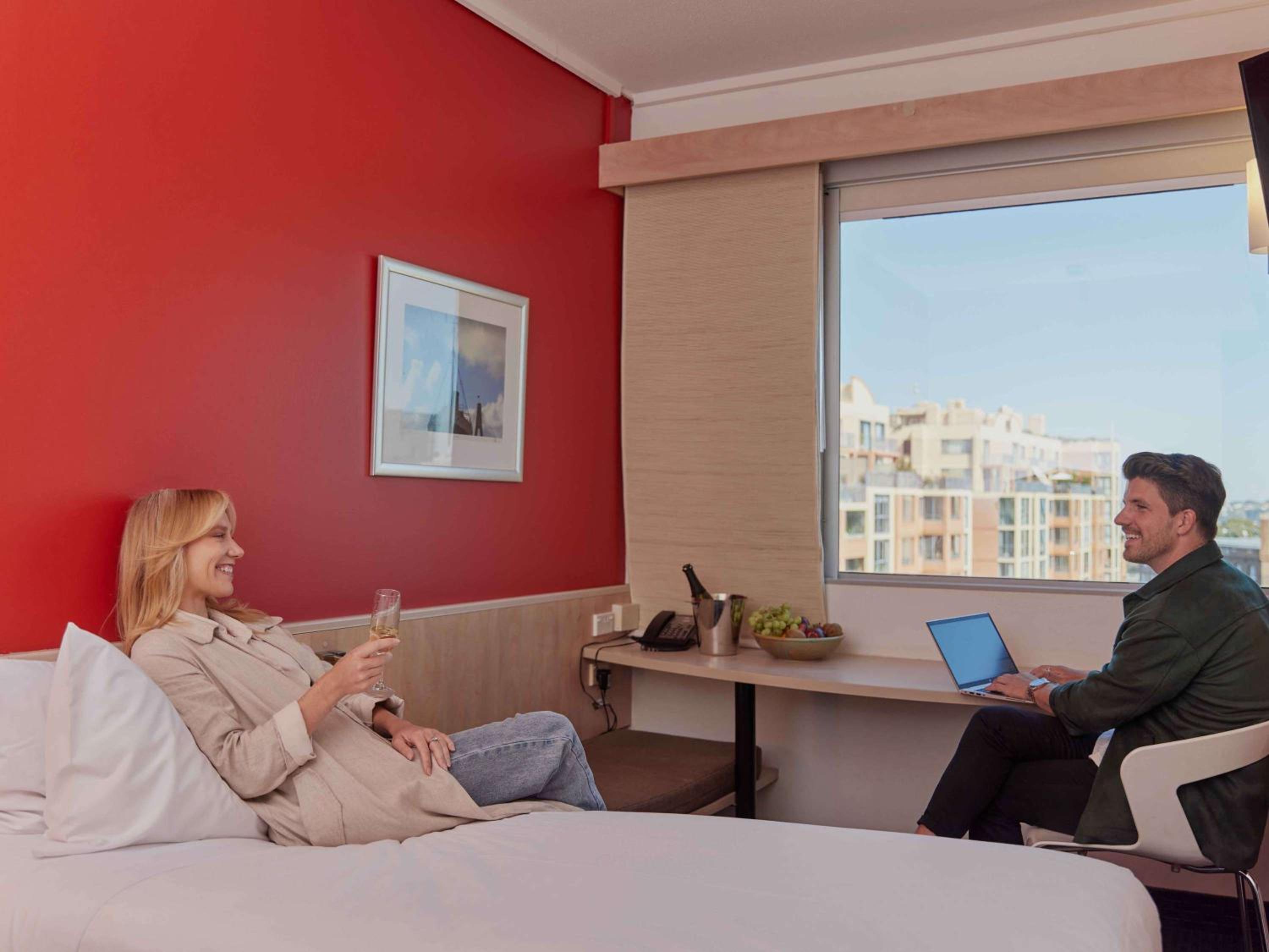 Standard Twin Room thumbnail 5