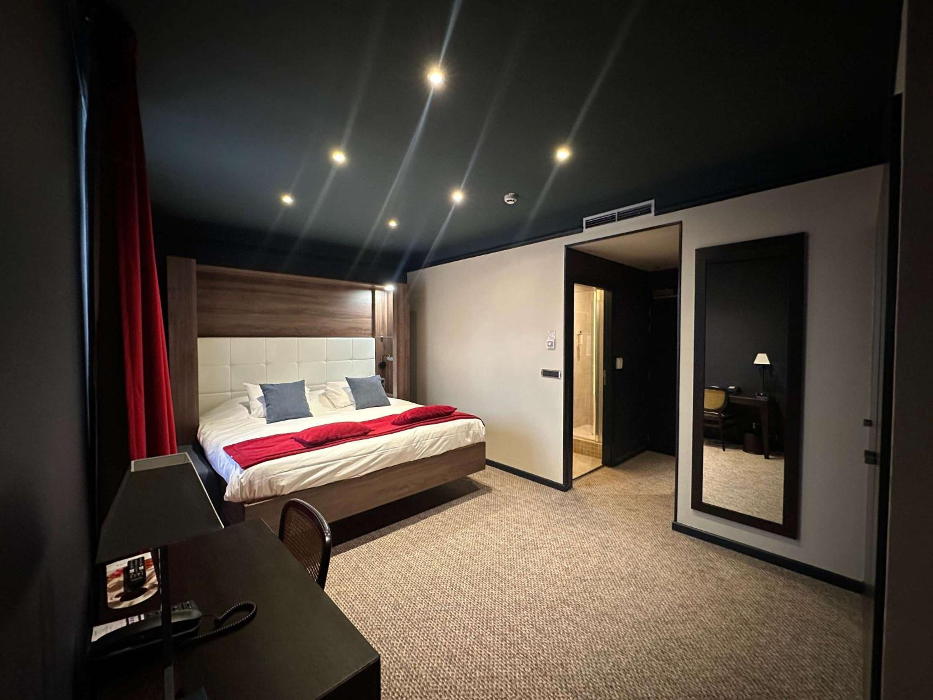 Suite with One Double Bed