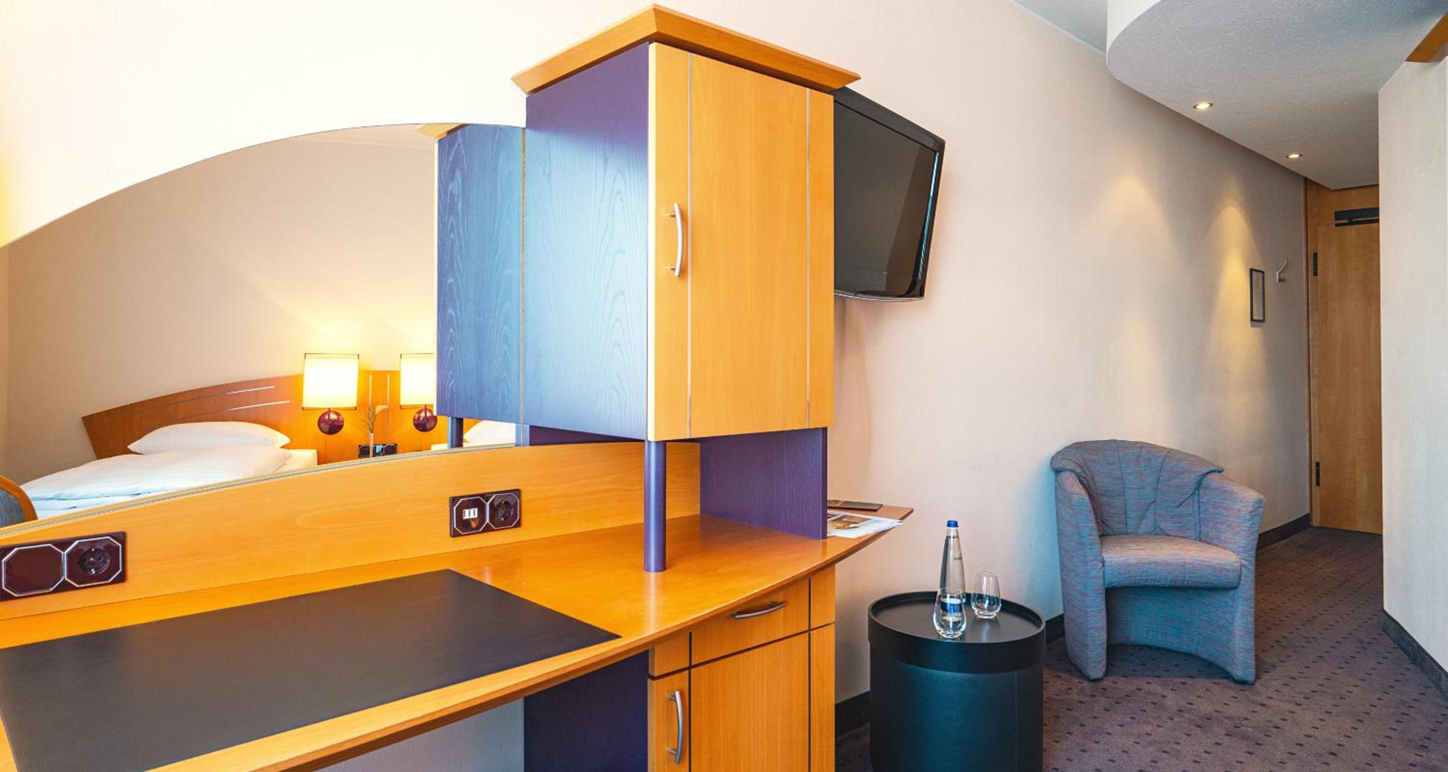 Standard Twin Room - Photo 2