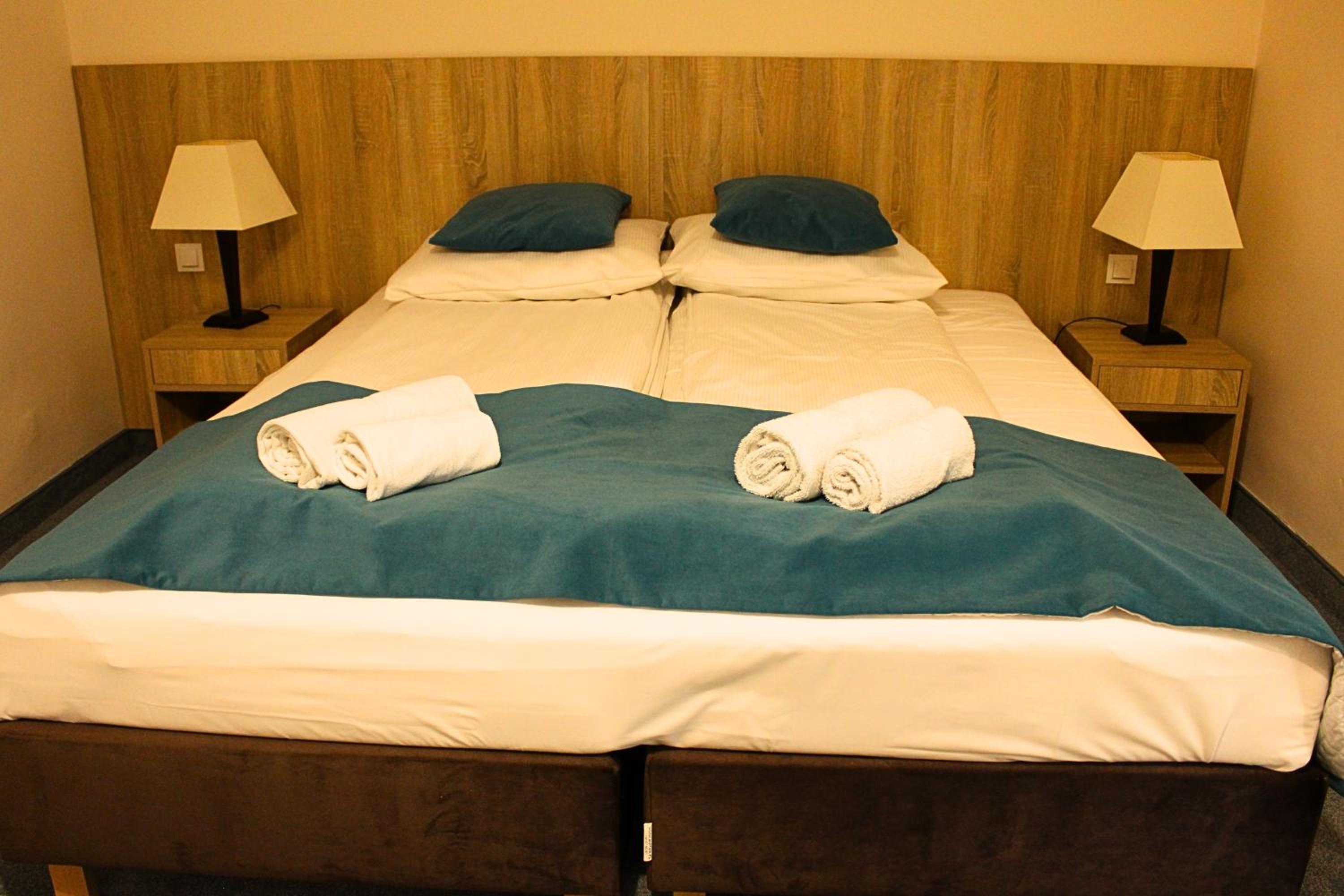 Junior Suite with Balcony - Photo 4