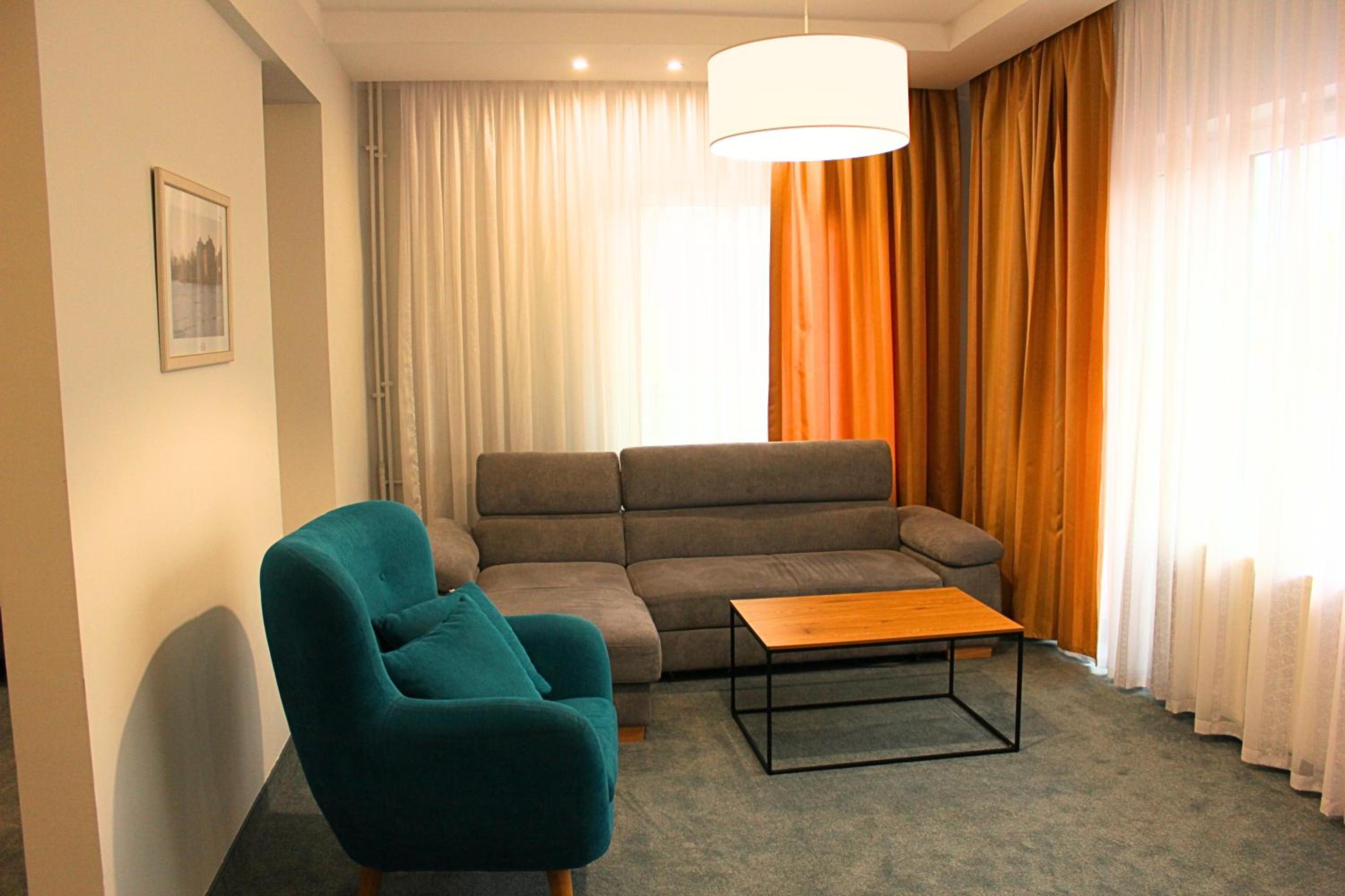 Junior Suite with Balcony - Photo 3